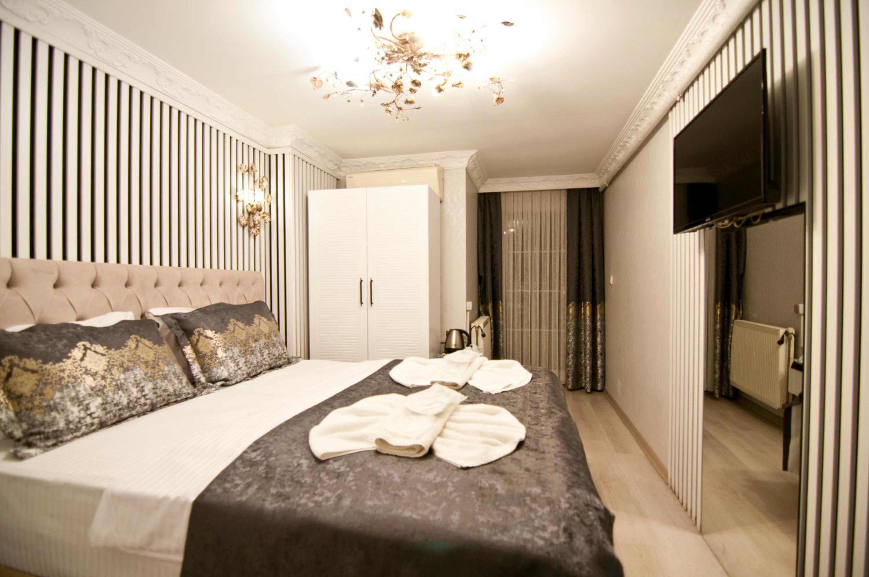 Economy Double Room with Balcony (lower floor) photo 1