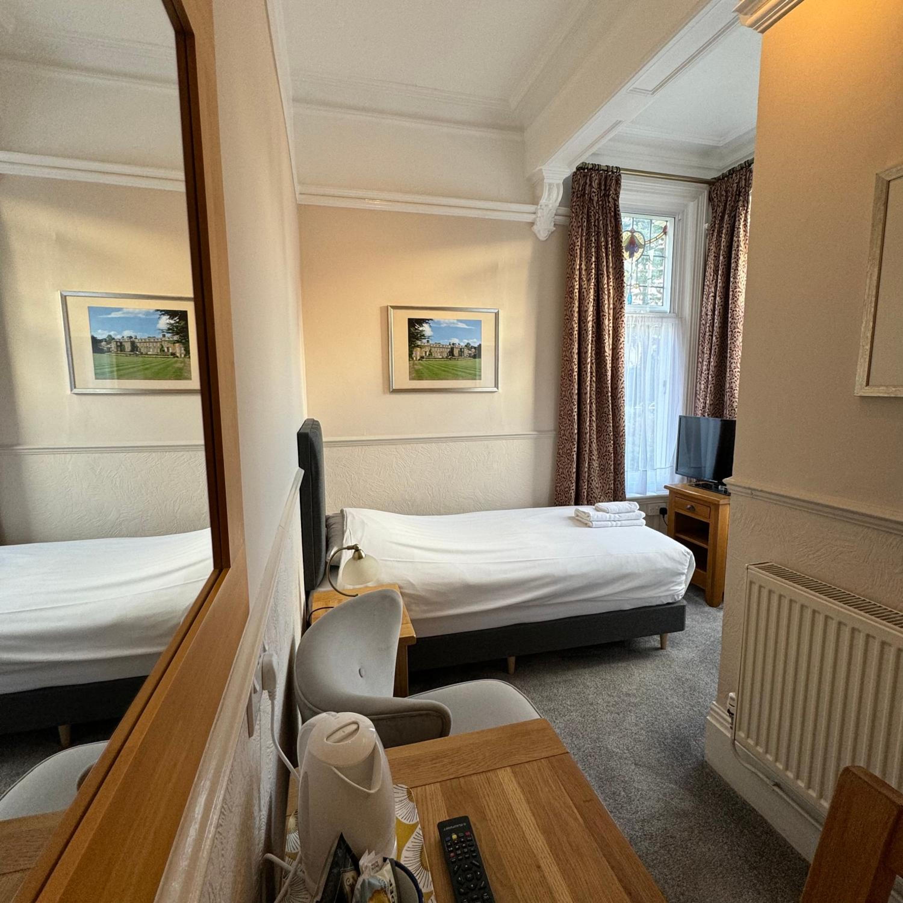 Single Room photo 2