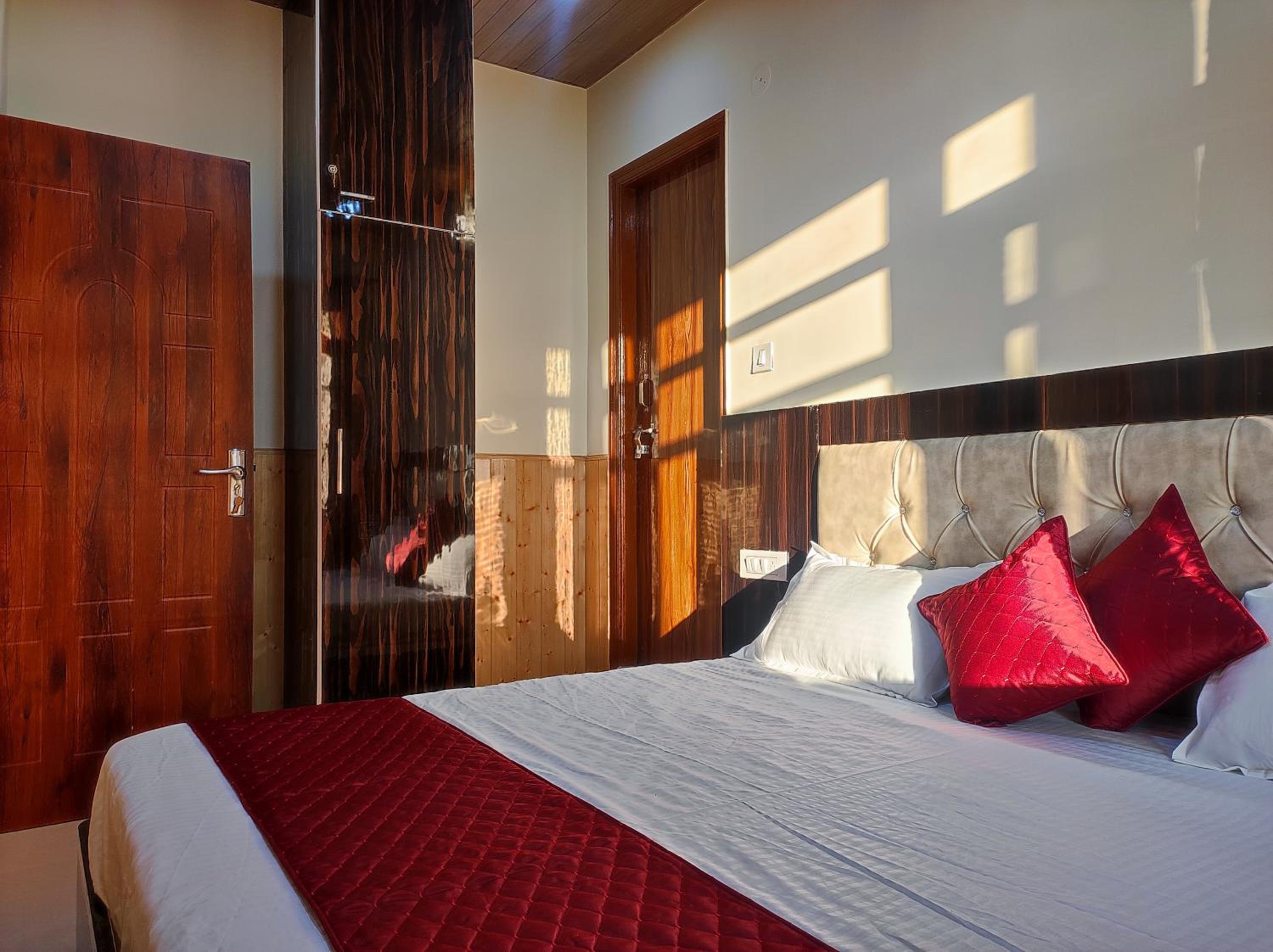 Deluxe Double Room photo 3