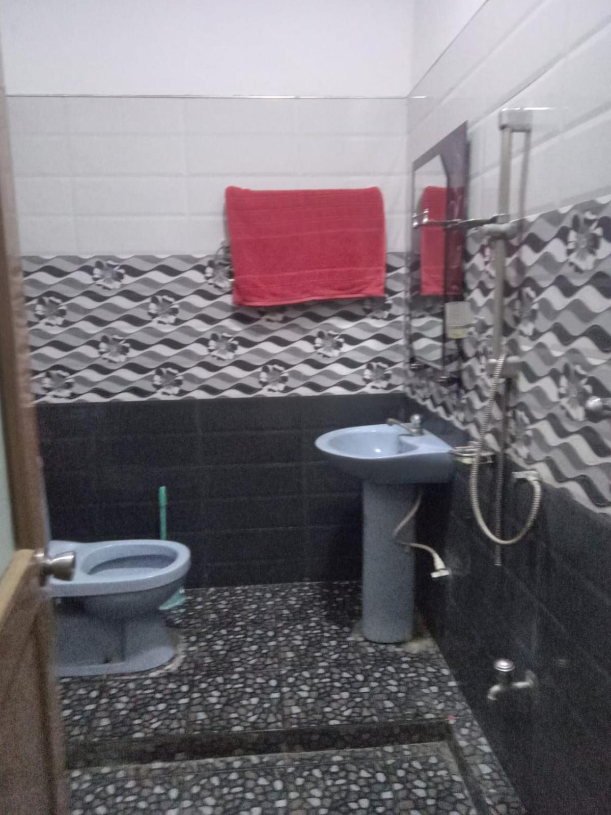 Family Room with Private Bathroom photo 2