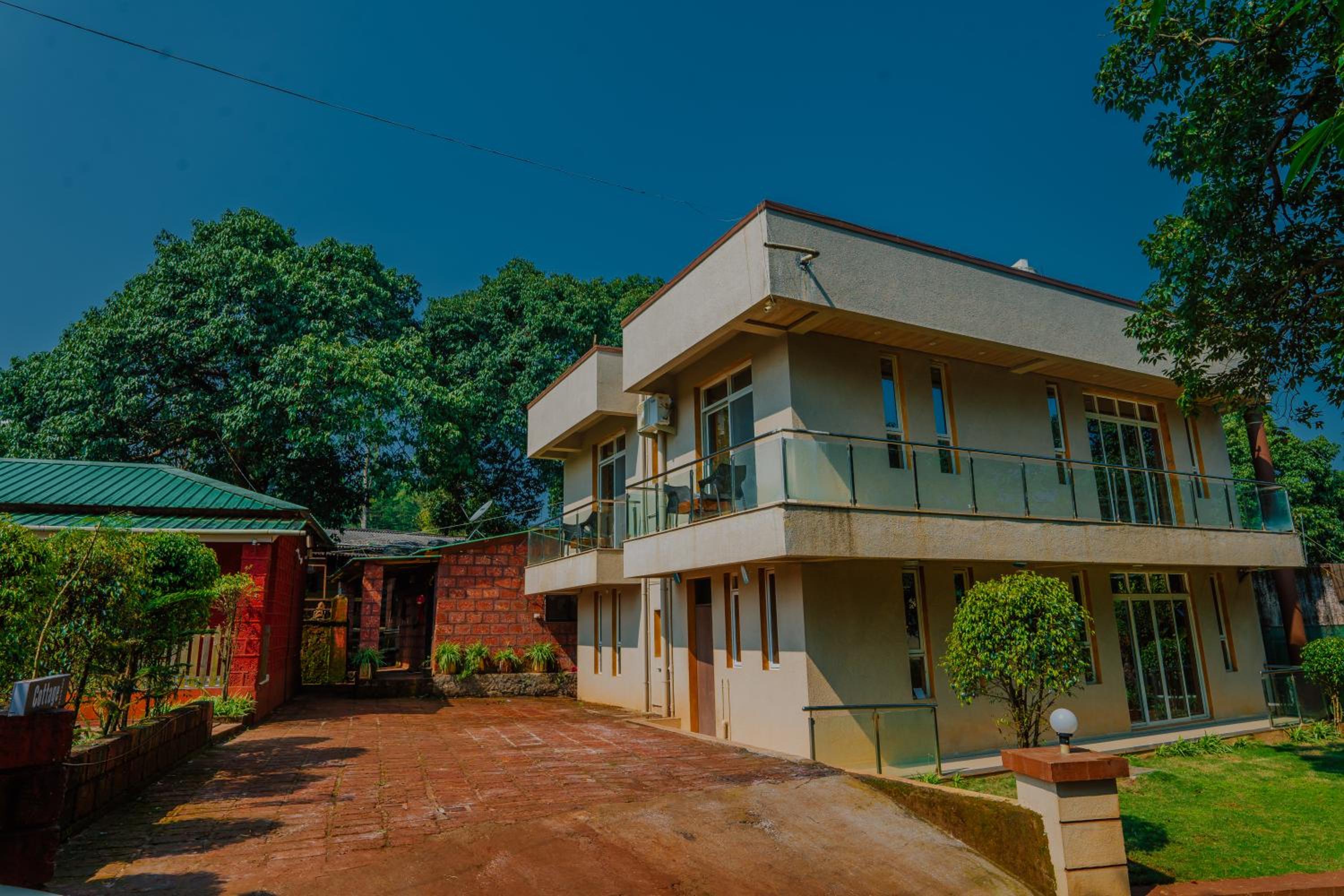 Three-Bedroom Villa photo 3
