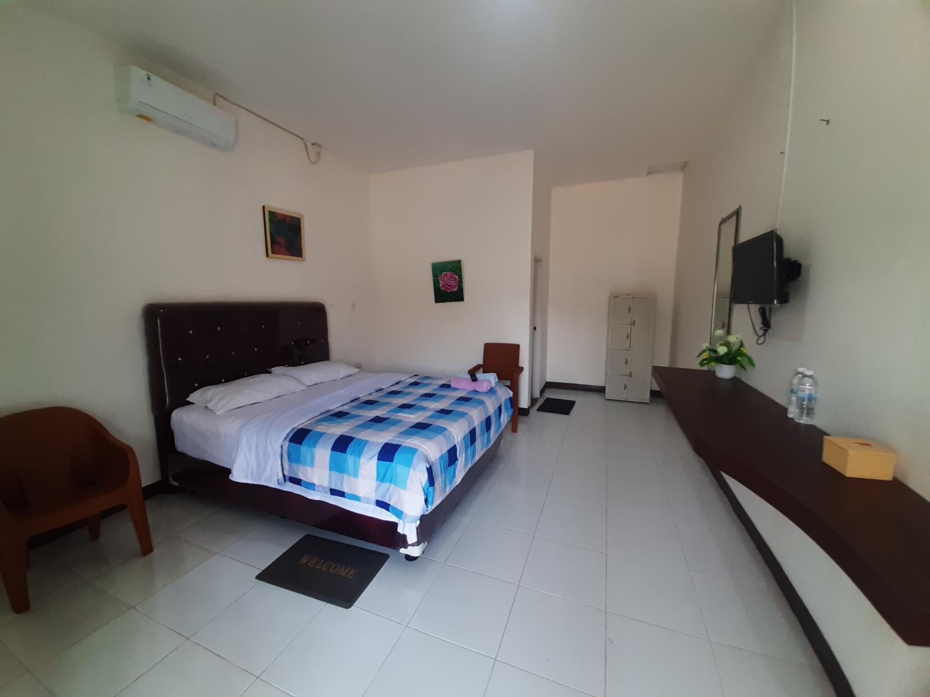 Deluxe Double Room (2 Adults + 1 Child) photo 2