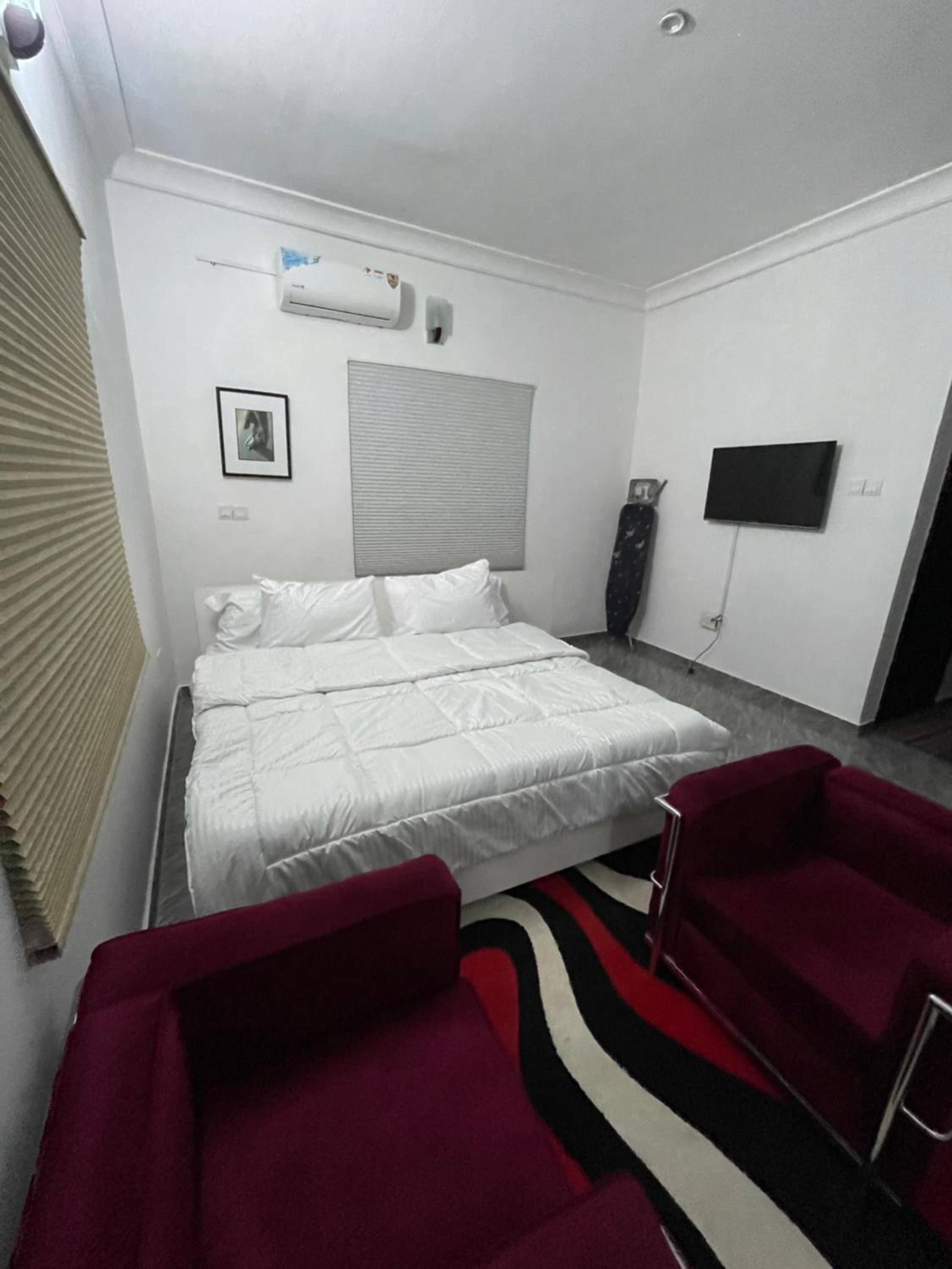 One-Bedroom Apartment photo 2