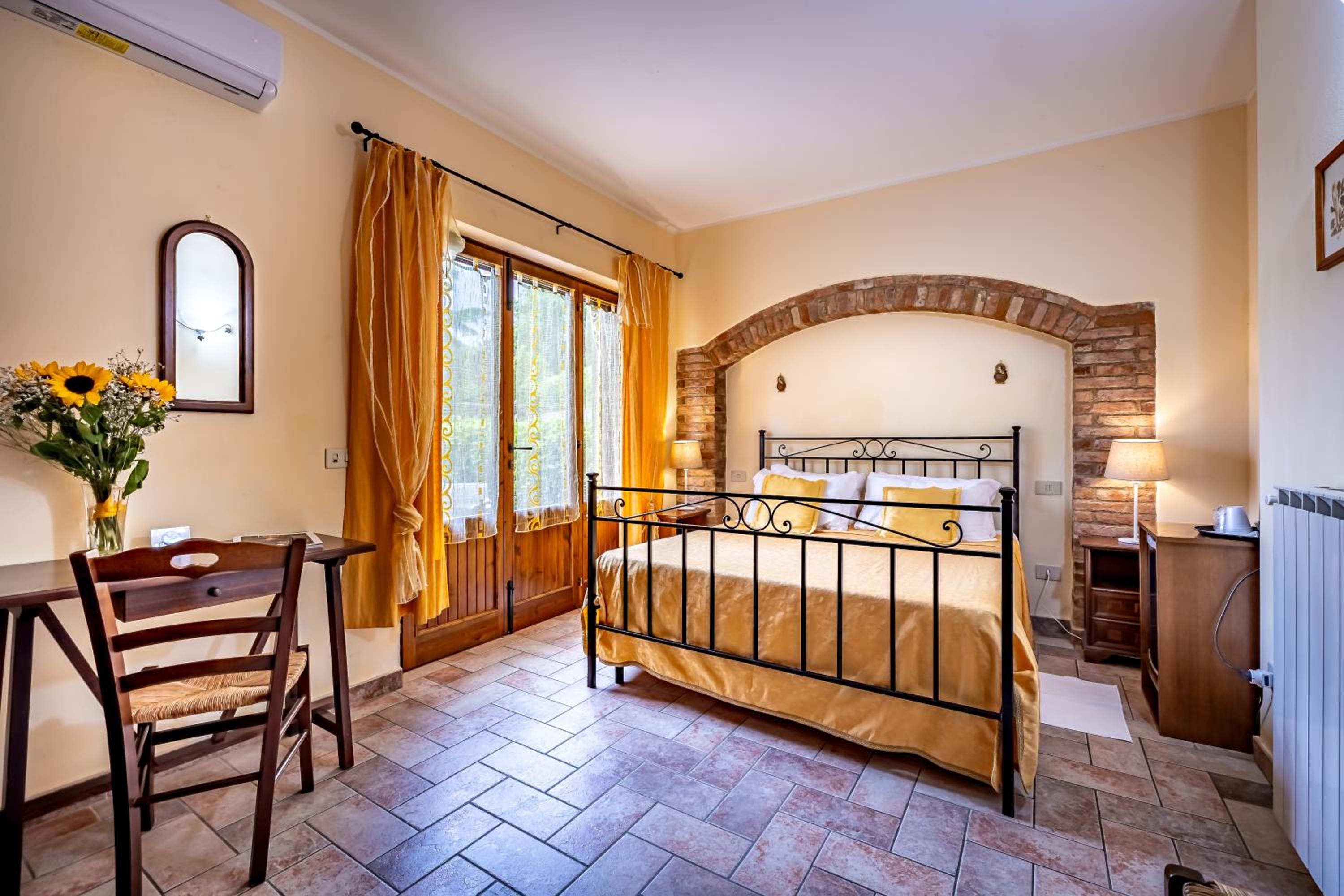 Double Room - Photo 9