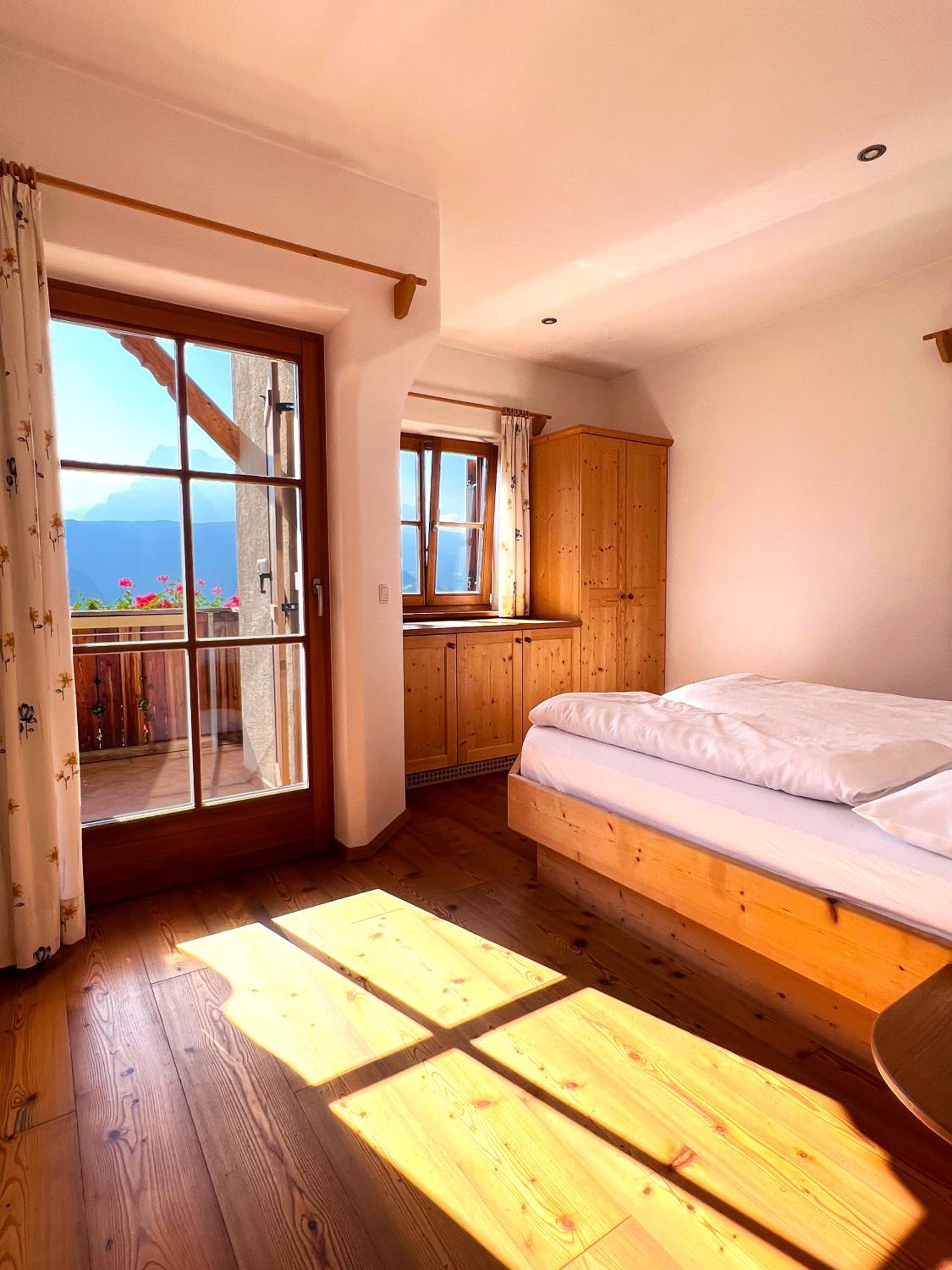Apartment with Mountain View photo 3