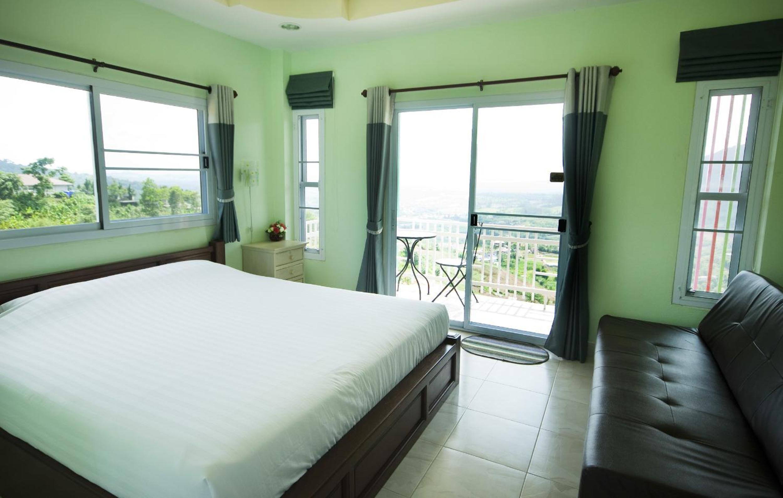 Deluxe Double Room with Balcony - Photo 7
