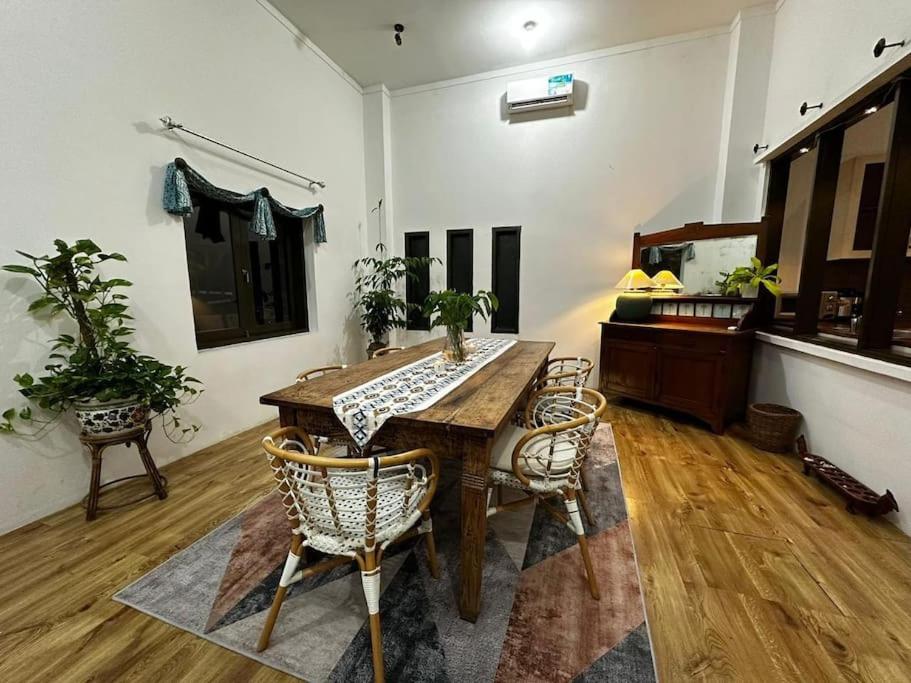 Three-Bedroom House photo 3