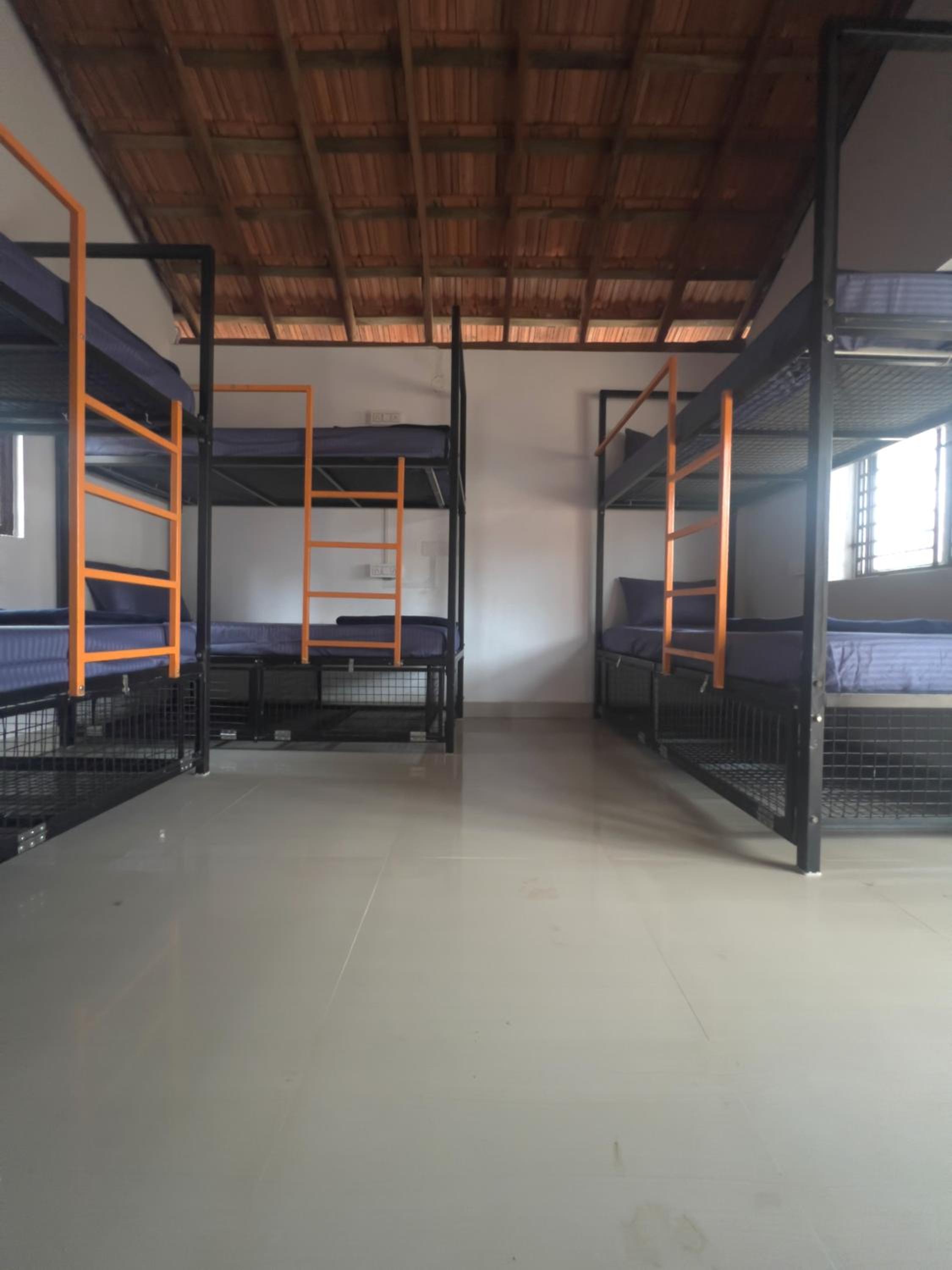 Bed in 6-Bed Mixed Dormitory Room photo 2