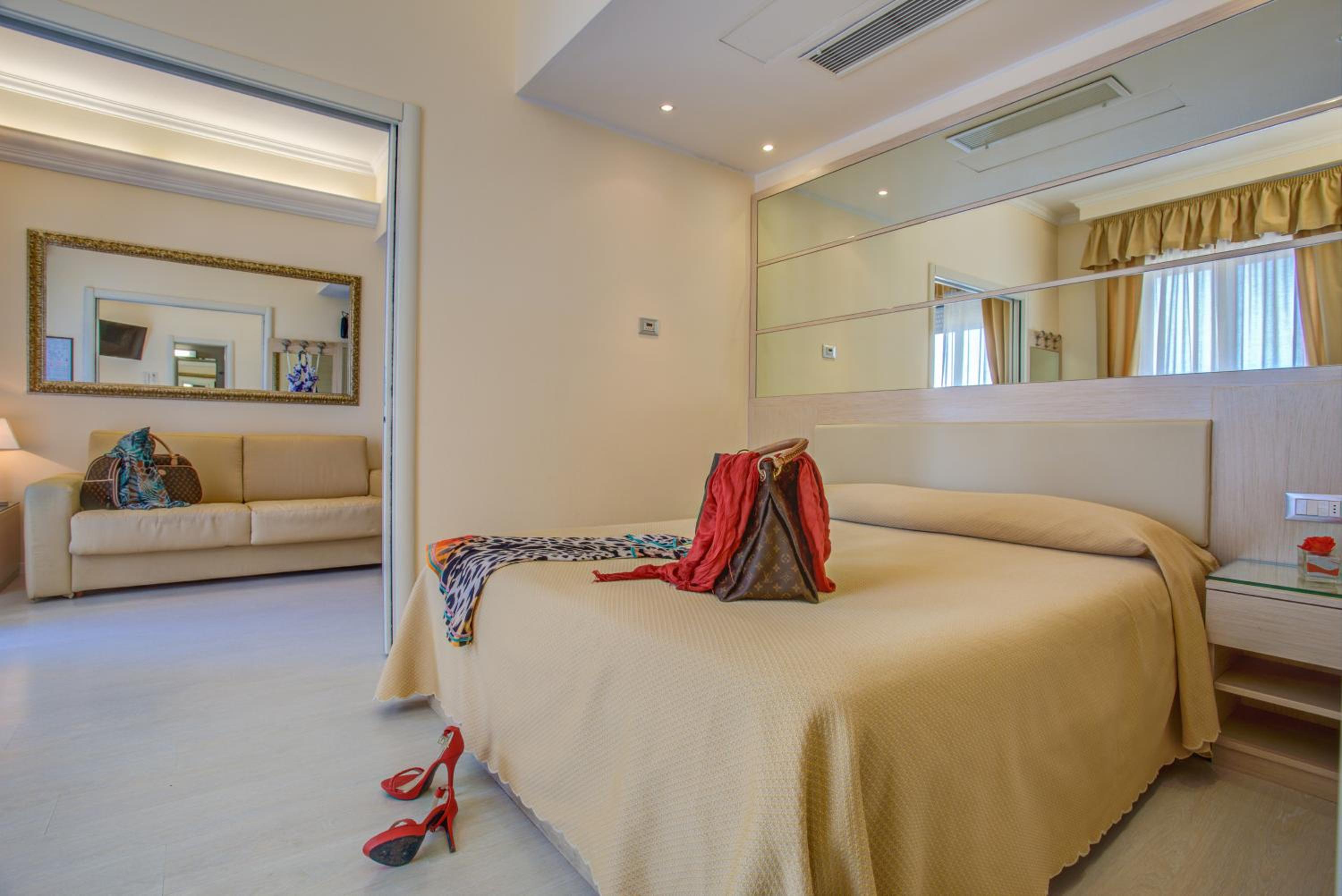 Junior Suite - Photo 11