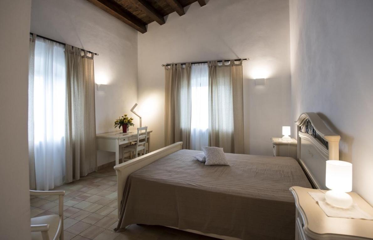 Queen Room with Pool View photo 2