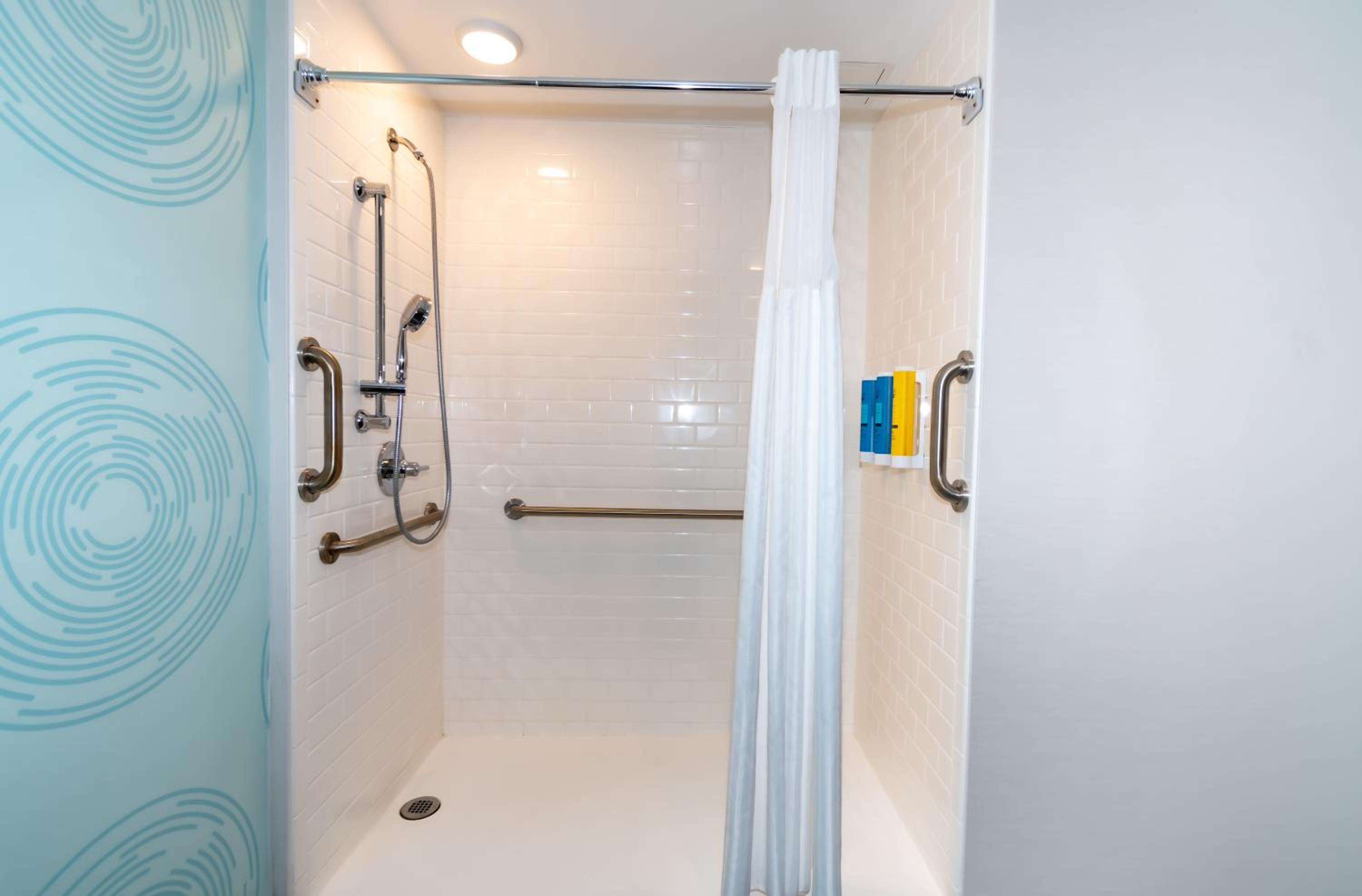 King Room with Roll-In Shower - Mobility and Hearing Access - Photo 2
