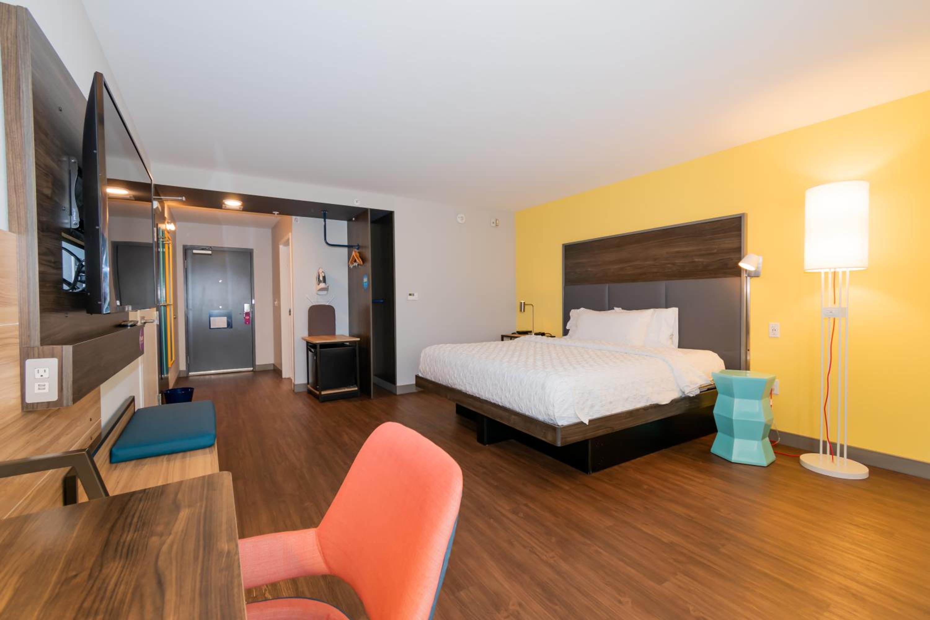 King Room with Roll-In Shower - Mobility and Hearing Access - Photo 1