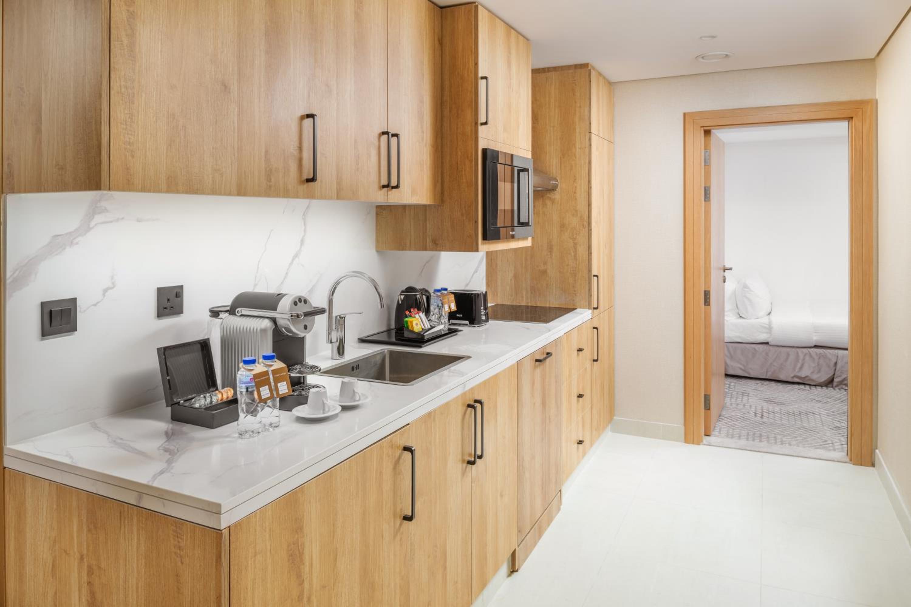 Executive Suite With Maid Room