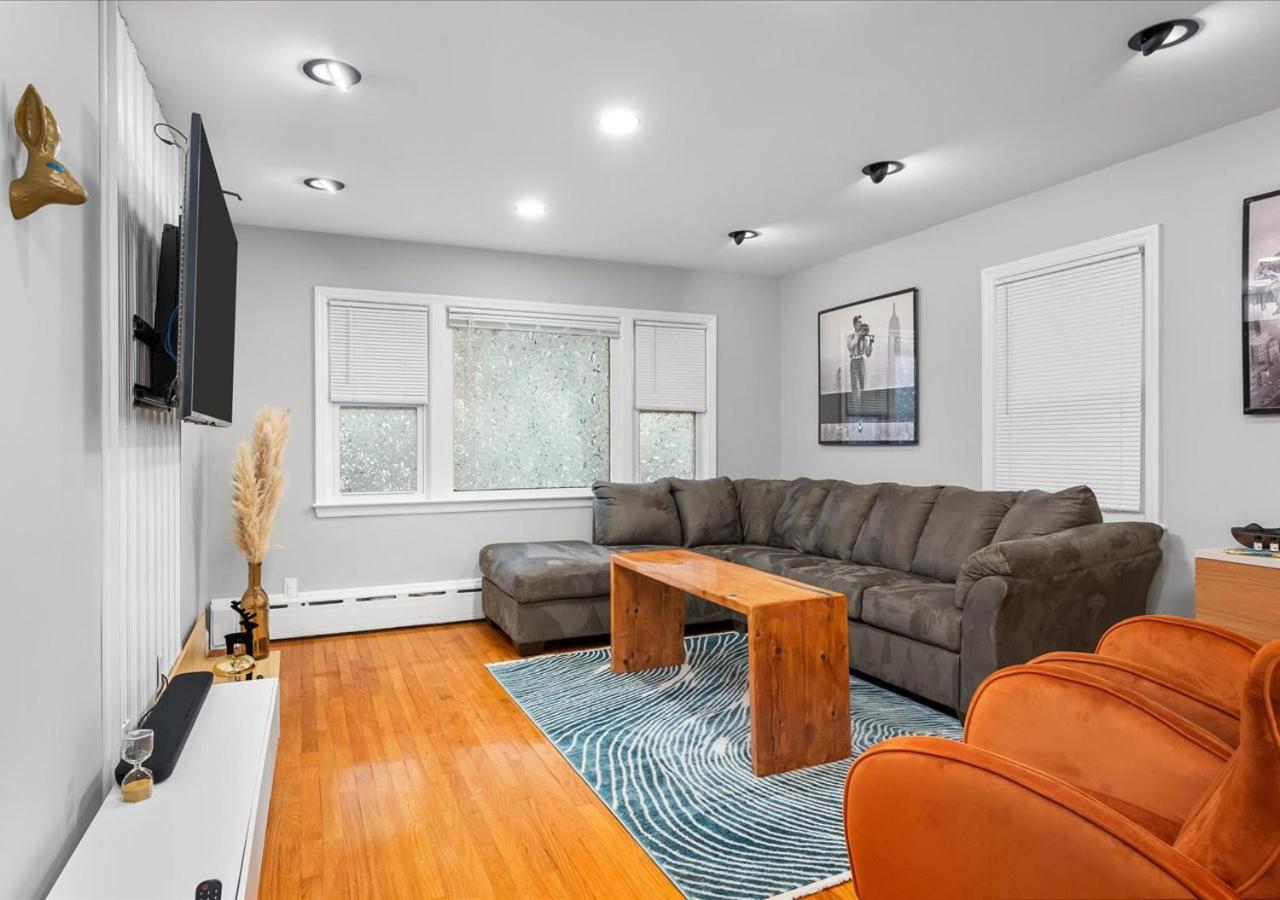 Three-Bedroom Apartment photo 1