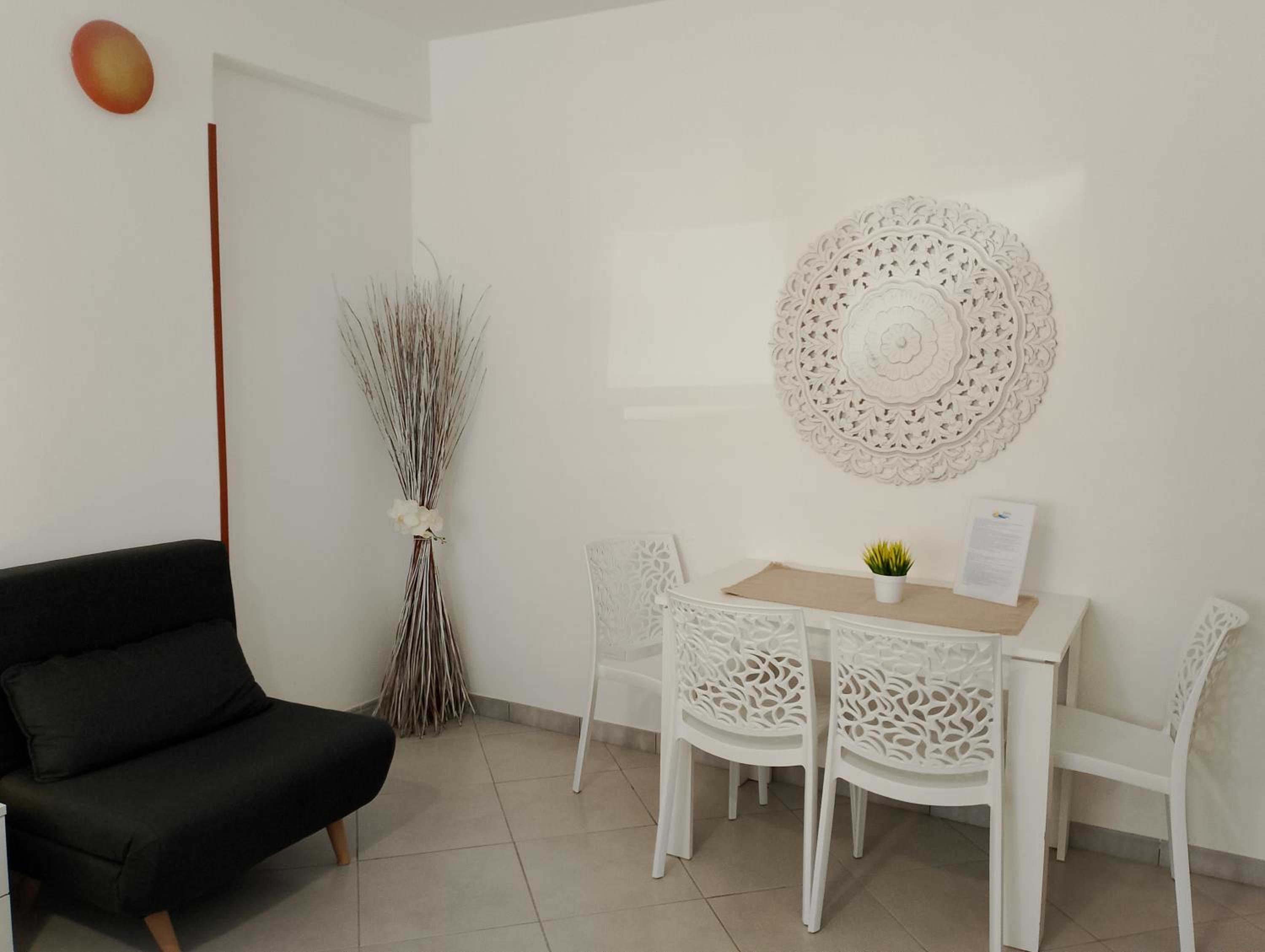 Family Room with Private Bathroom - Photo 6