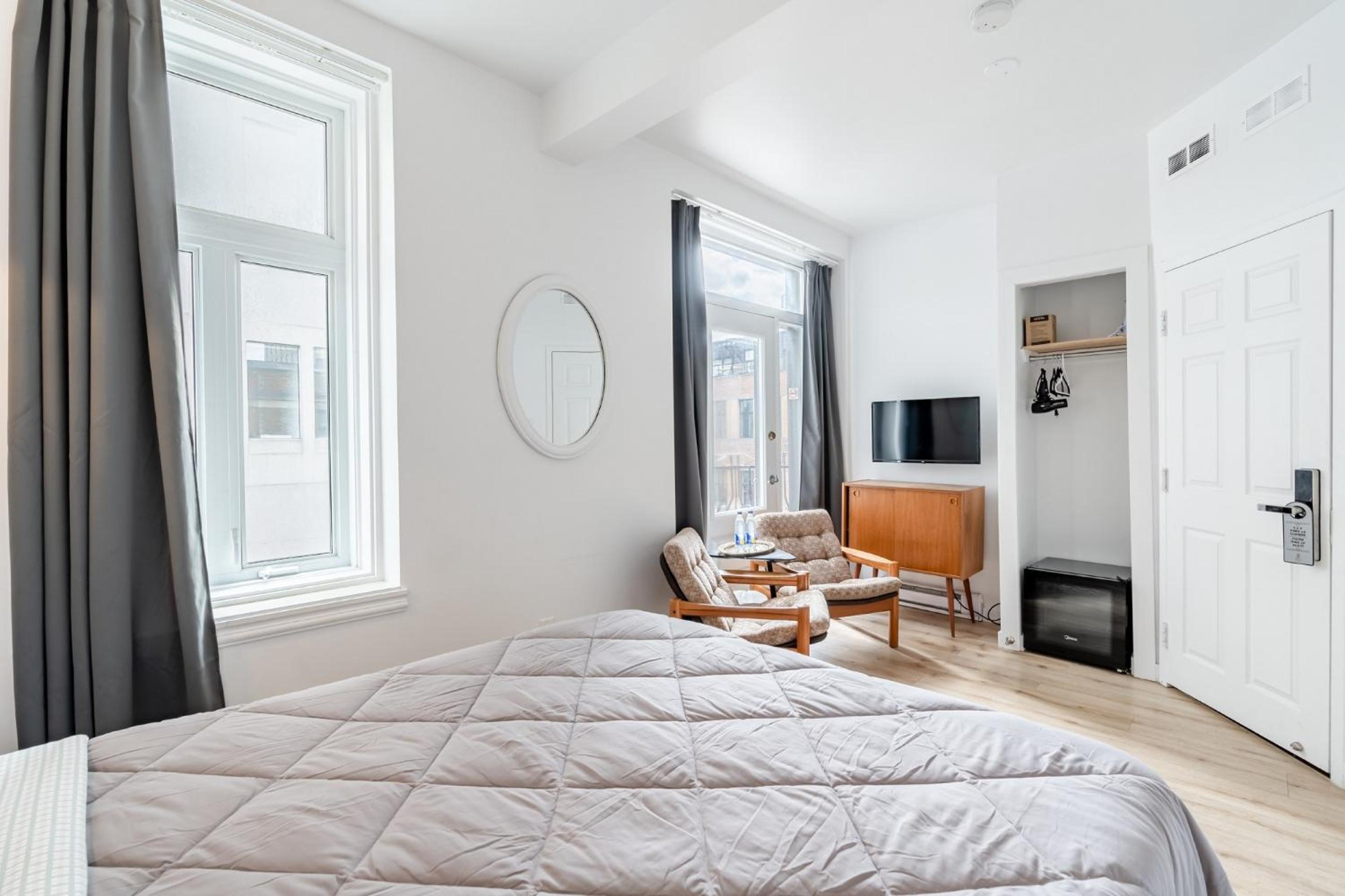 Deluxe Double Room with Balcony photo 1