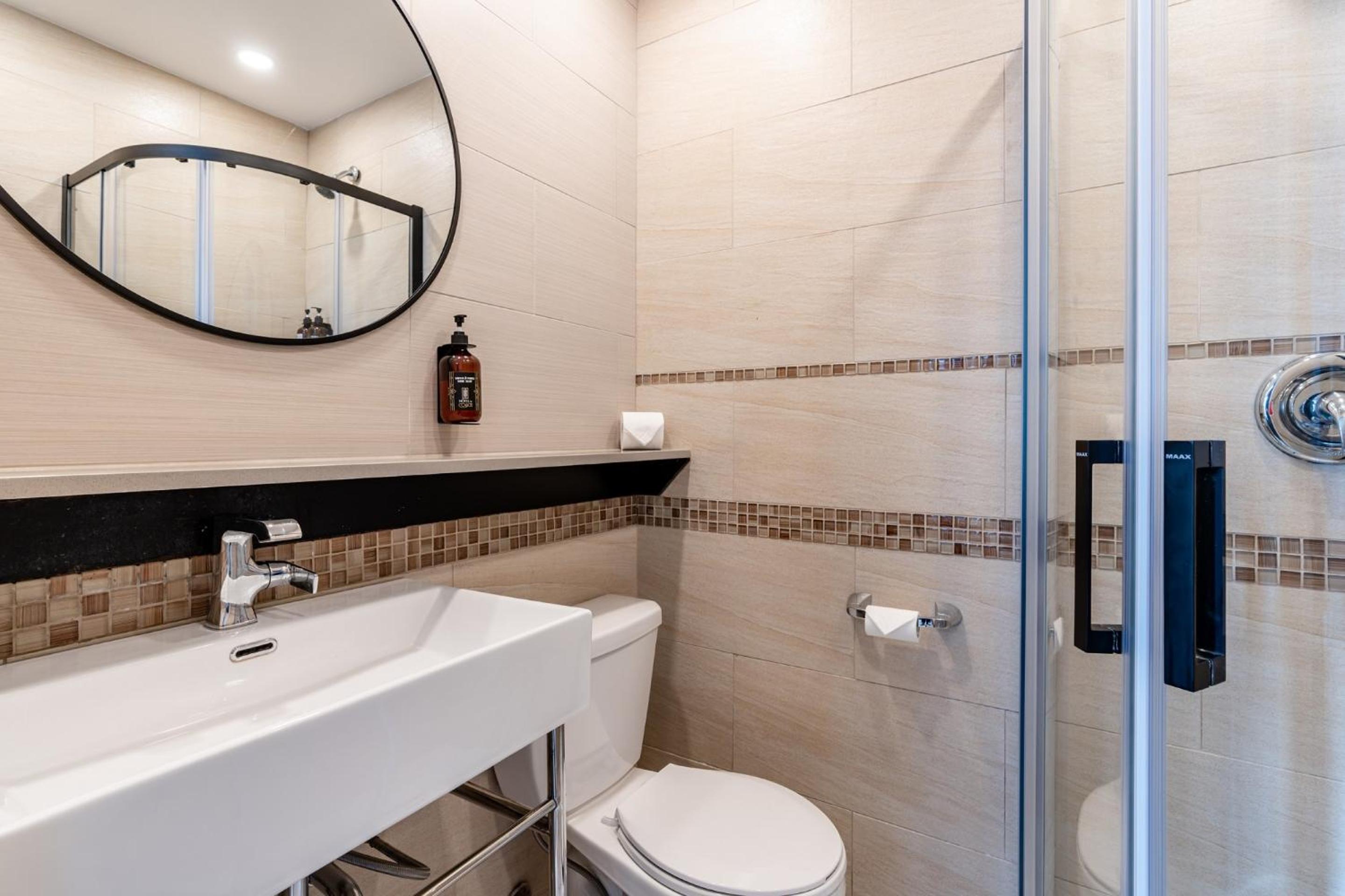 Double Room with Private Bathroom - Photo 3