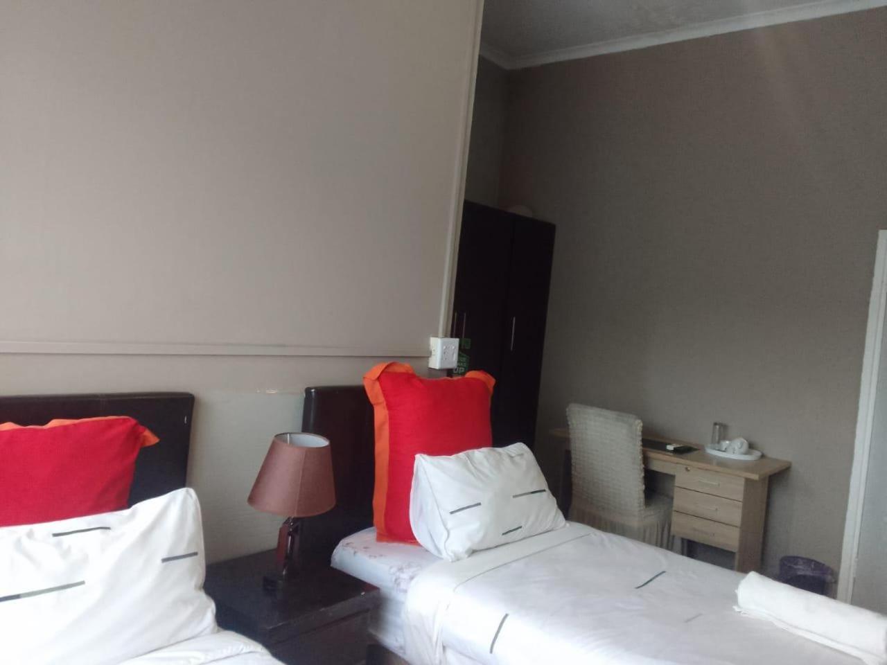 Standard Twin Room photo 1