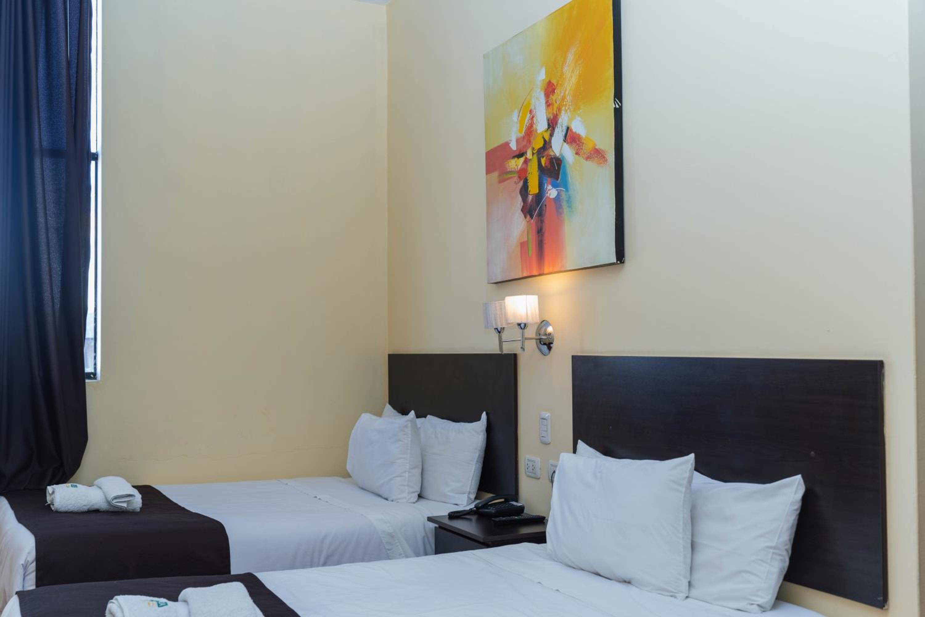 Twin Room - Photo 15