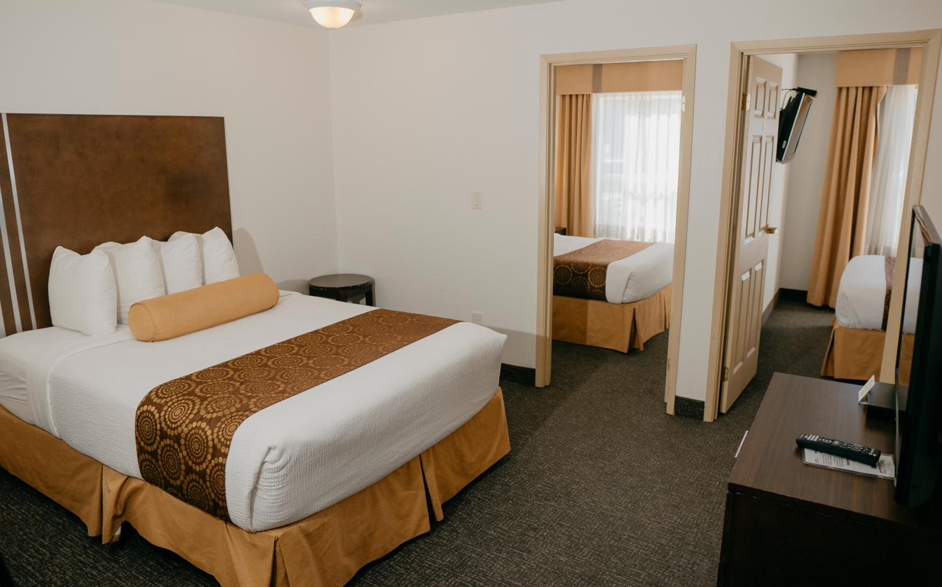 3 Queen Beds, Family Suite, Non-Smoking