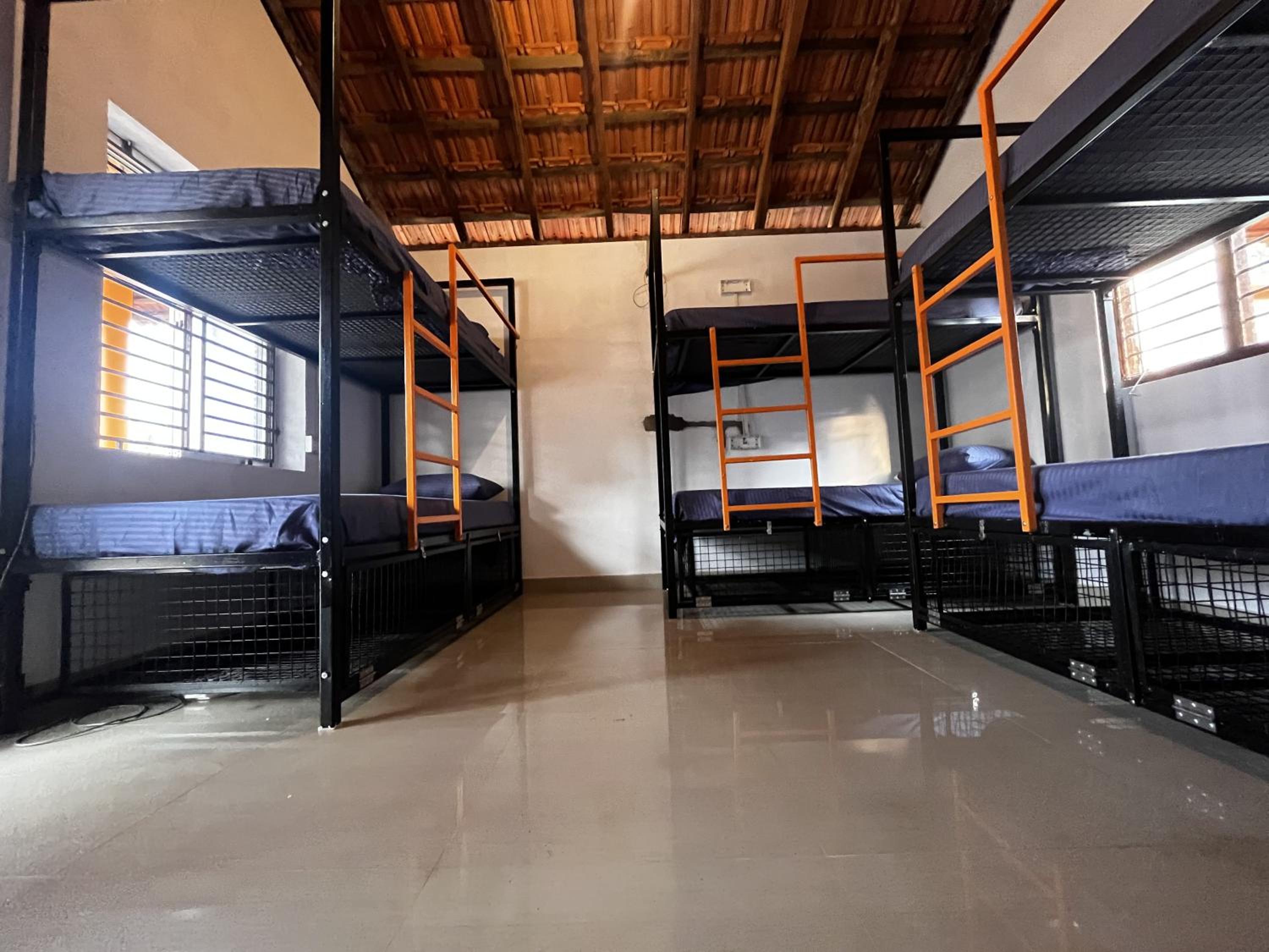 Bed in 6-Bed Mixed Dormitory Room photo 2