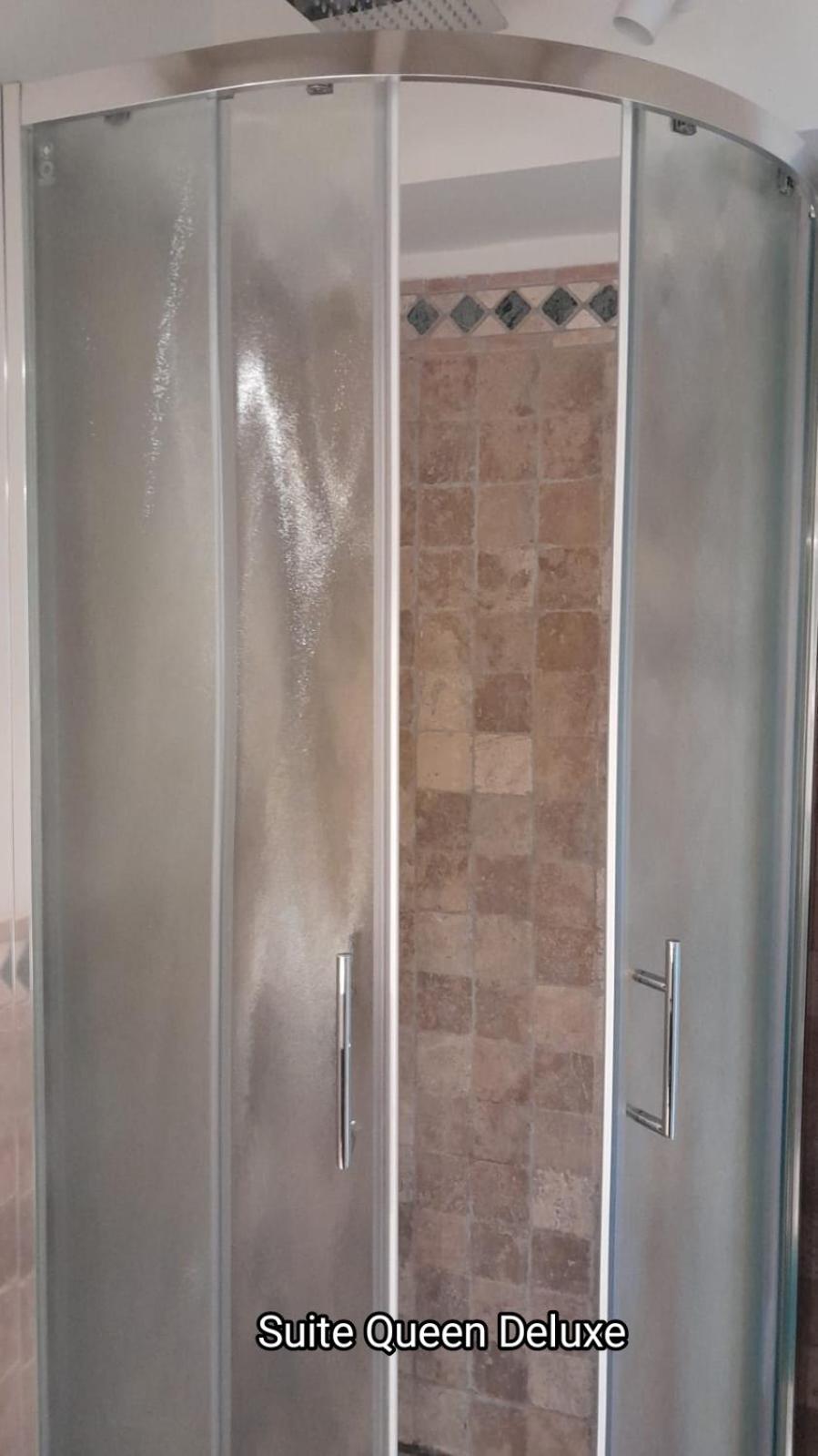 Deluxe Queen Suite - Photo 35