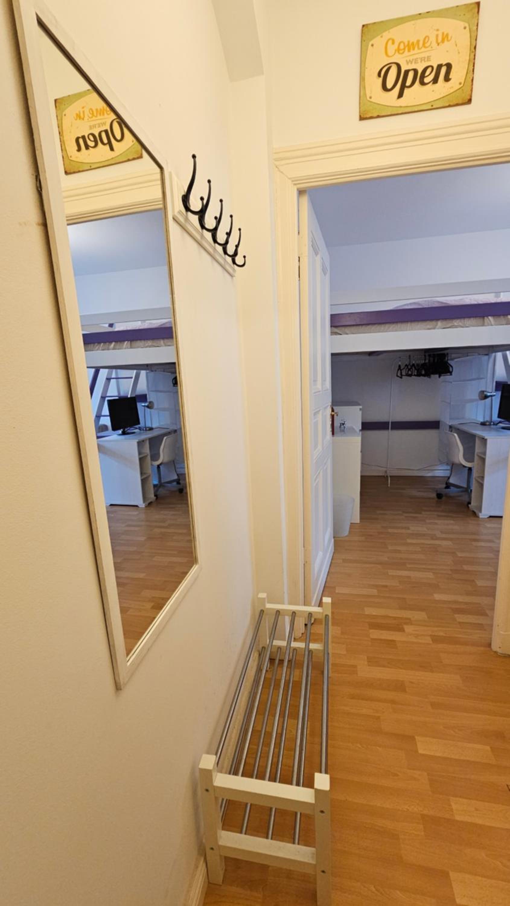 One-Bedroom Apartment photo 3