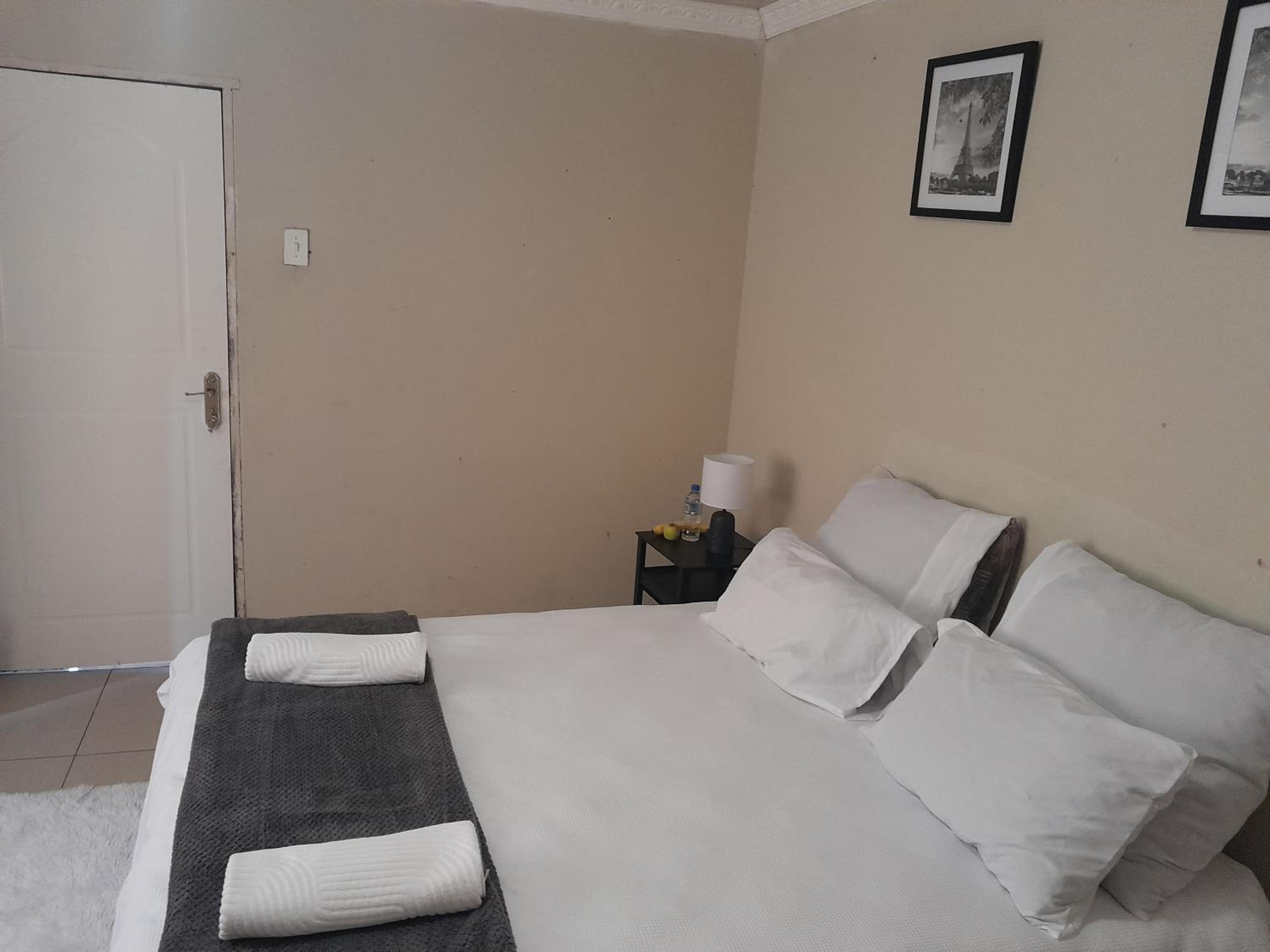 Budget Double Room photo 3