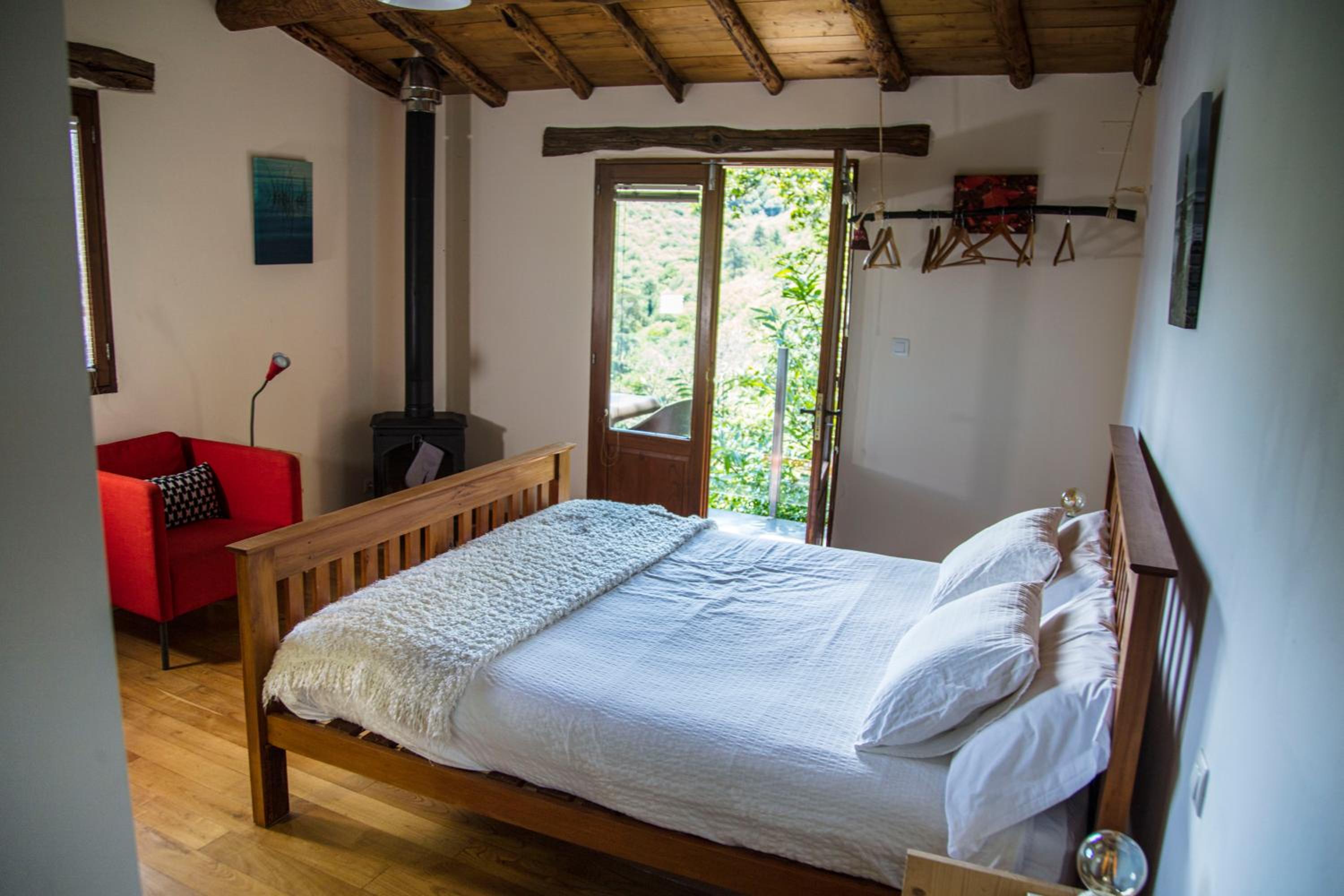 King Room with Balcony - Photo 7
