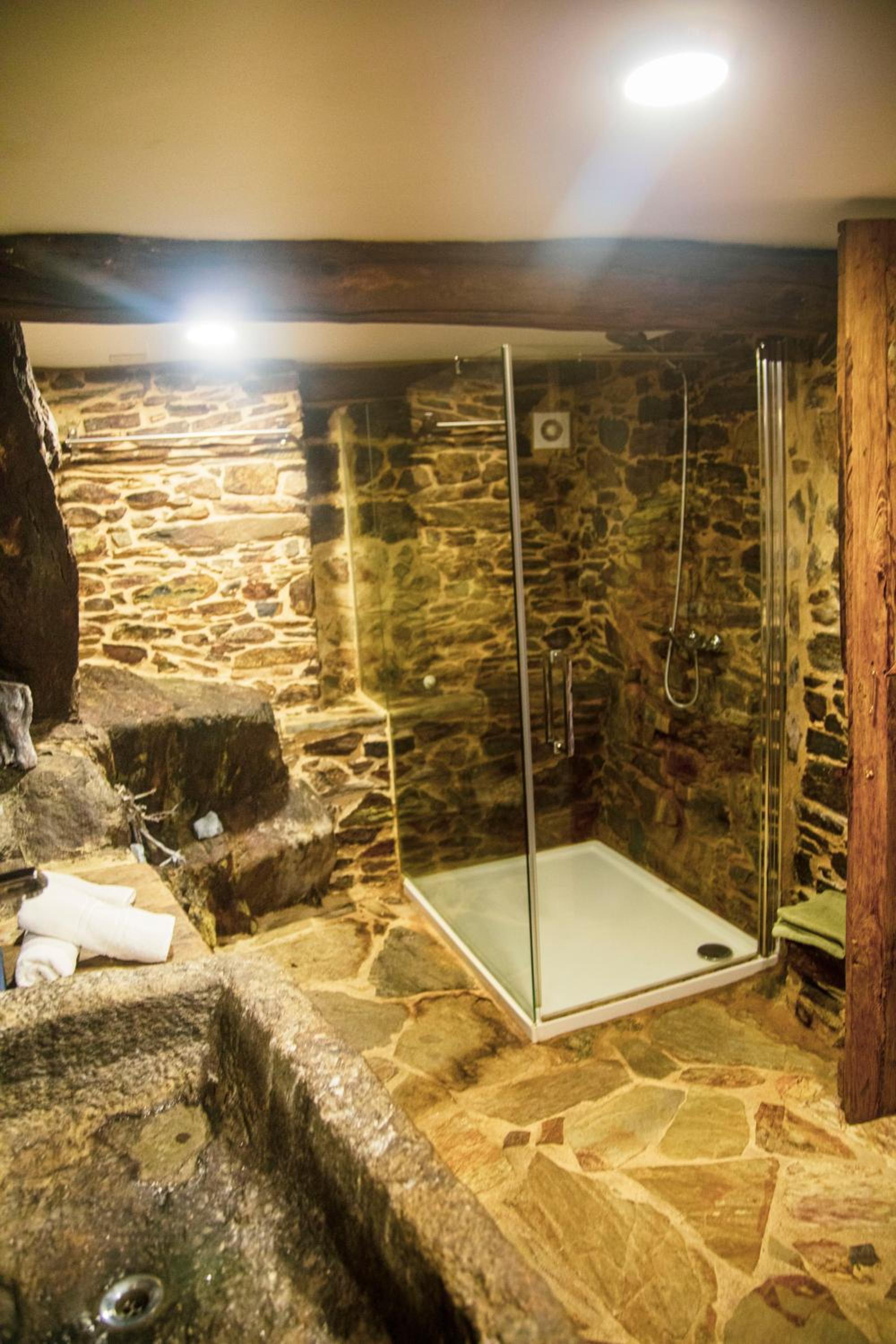 Family Double Room - Photo 8