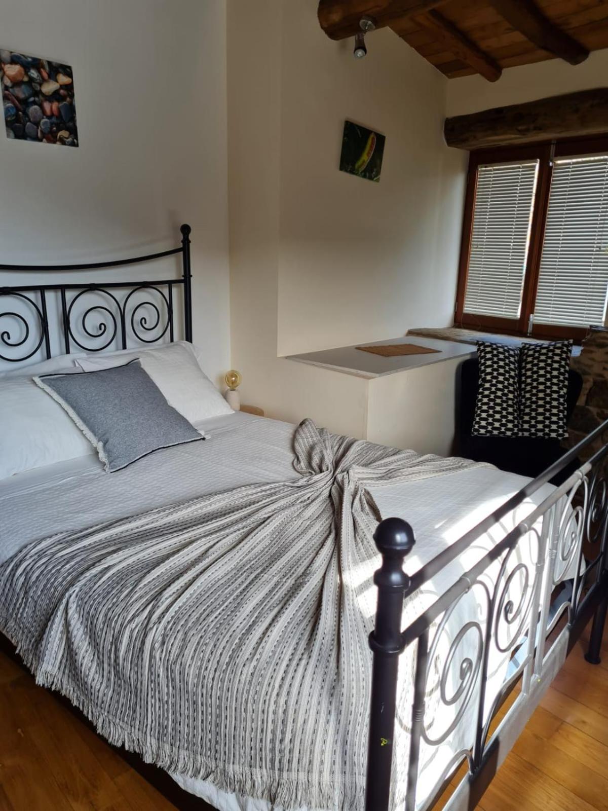 Double Room with Lake View - Photo 7