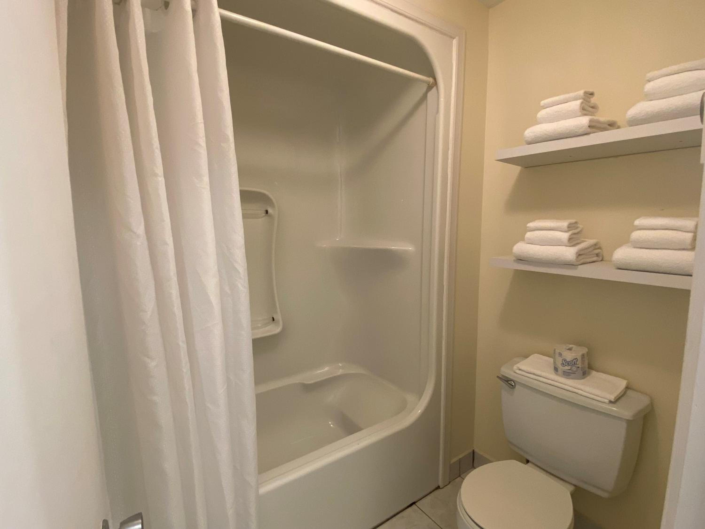 Economy Double Room with Two Double Beds photo 3
