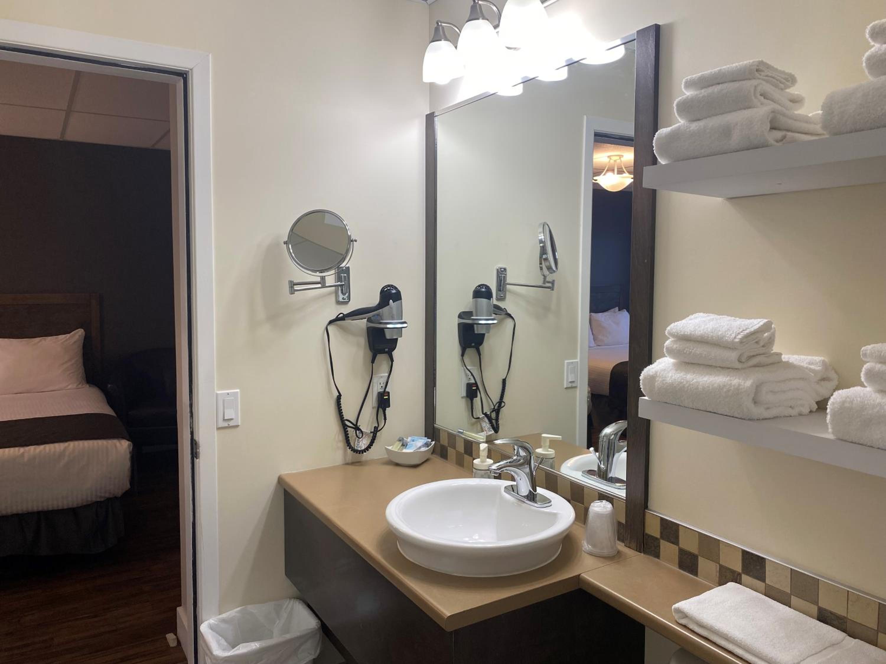 Superior Queen Room with Two Queen Beds photo 2