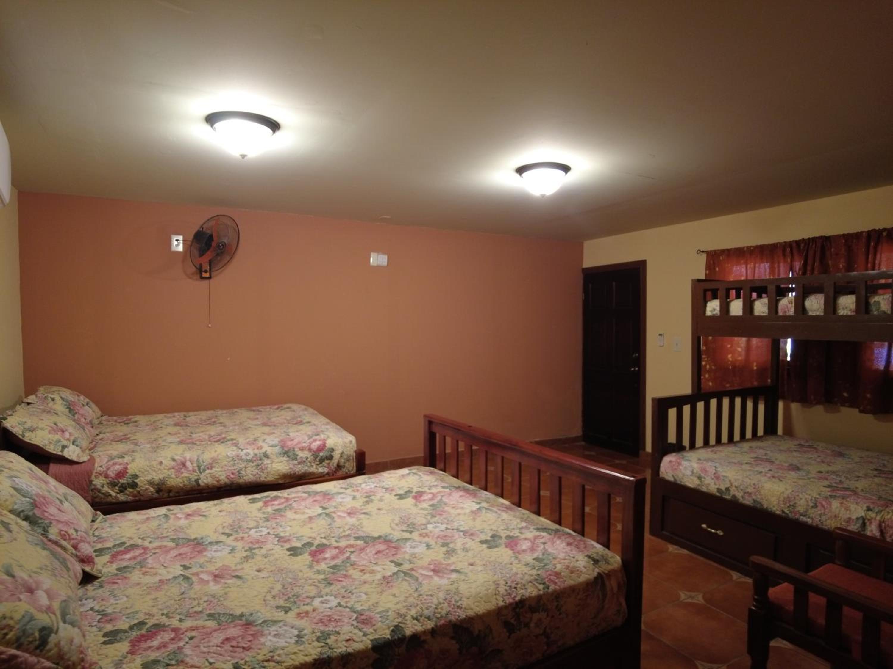 Habitación familiar con baño privado