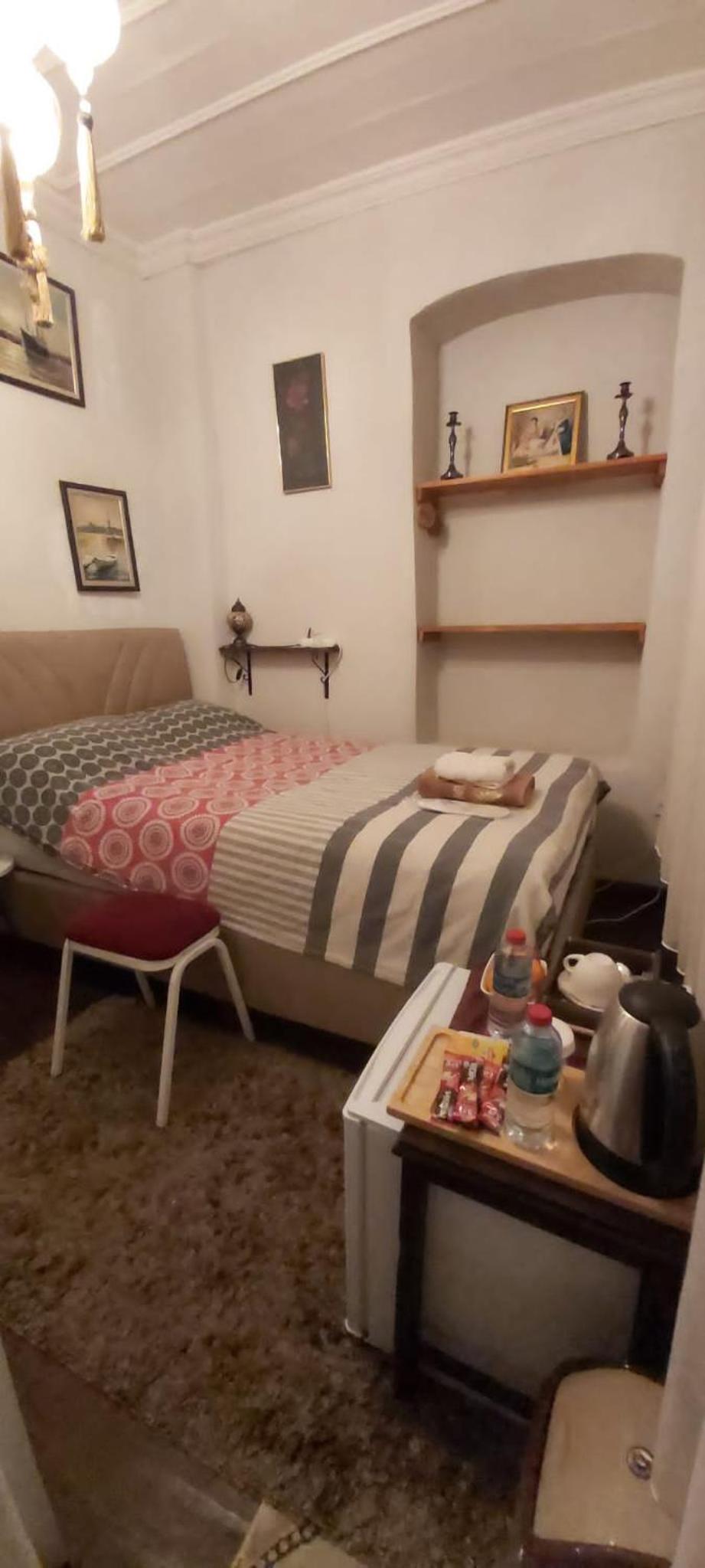 Single Room with Private Bathroom photo 3