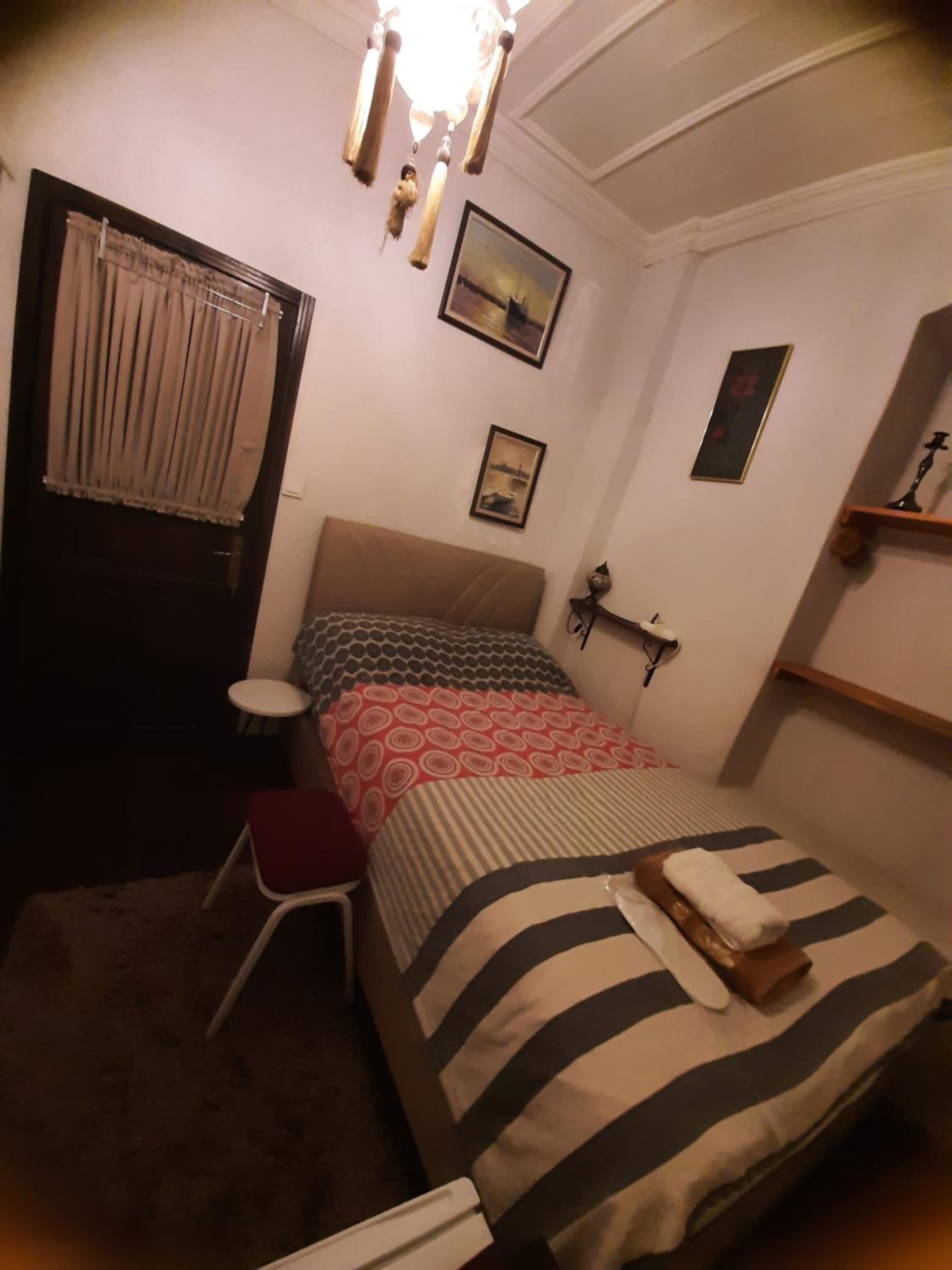 Single Room with Private Bathroom photo 1
