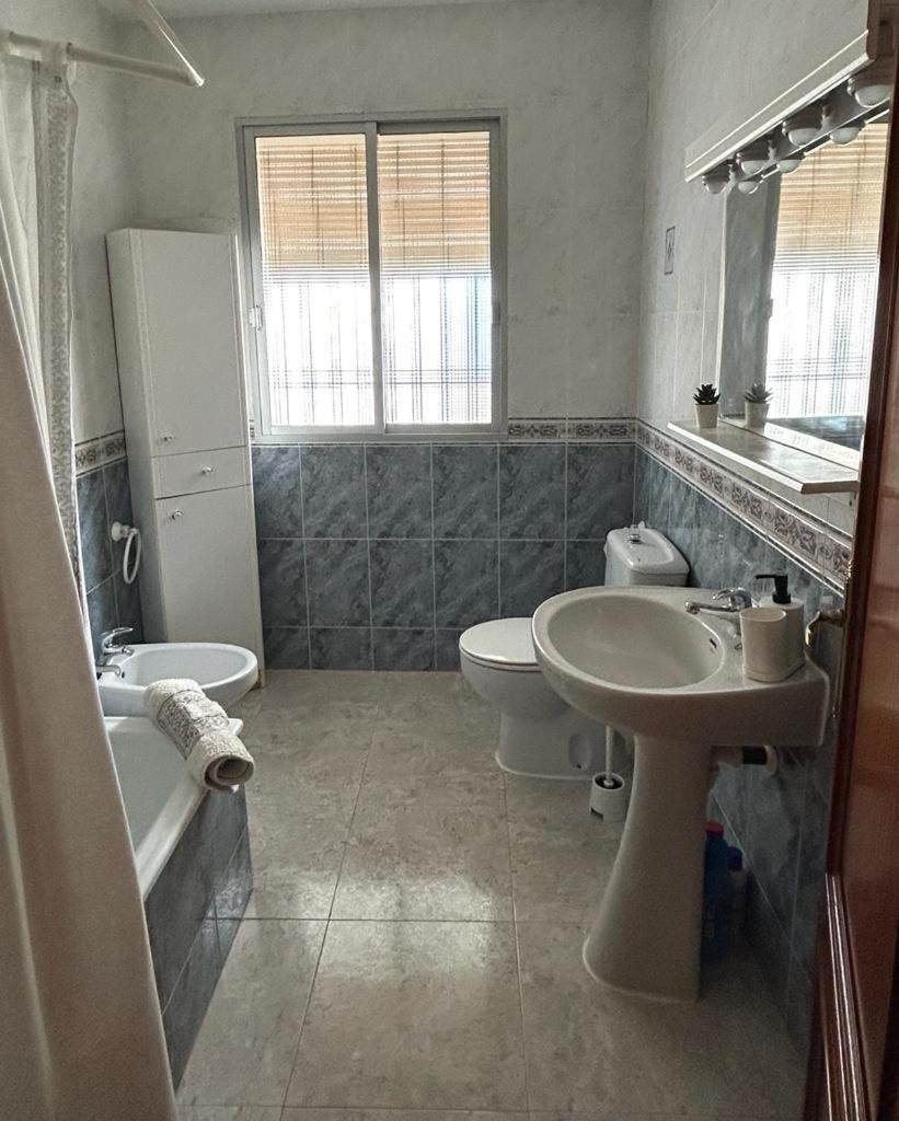 Four-Bedroom House photo 2
