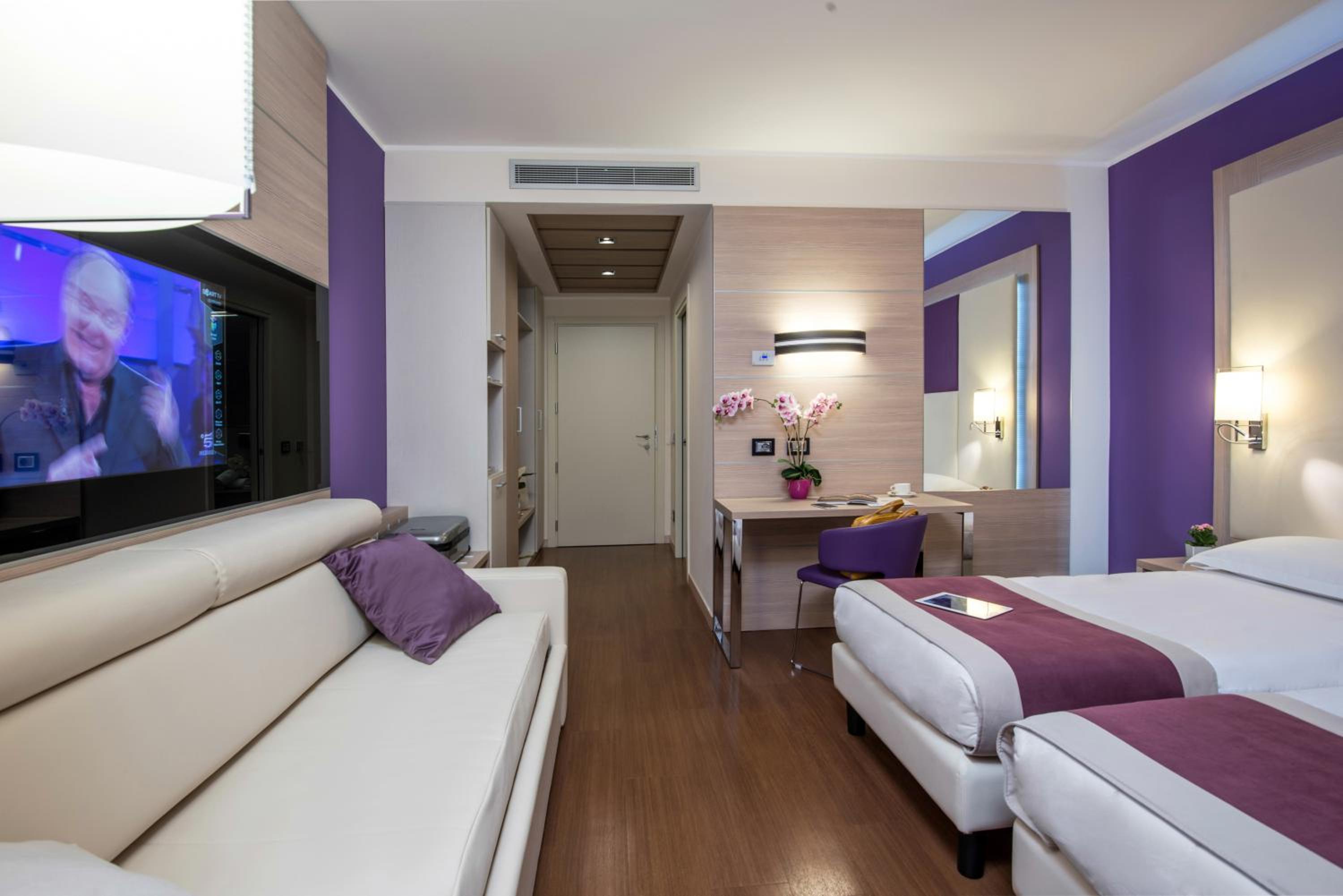Twin Room - Photo 6