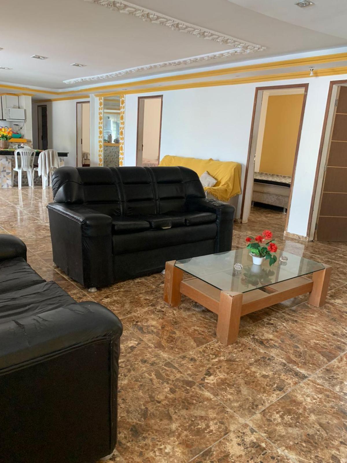 Seven-Bedroom House photo 1