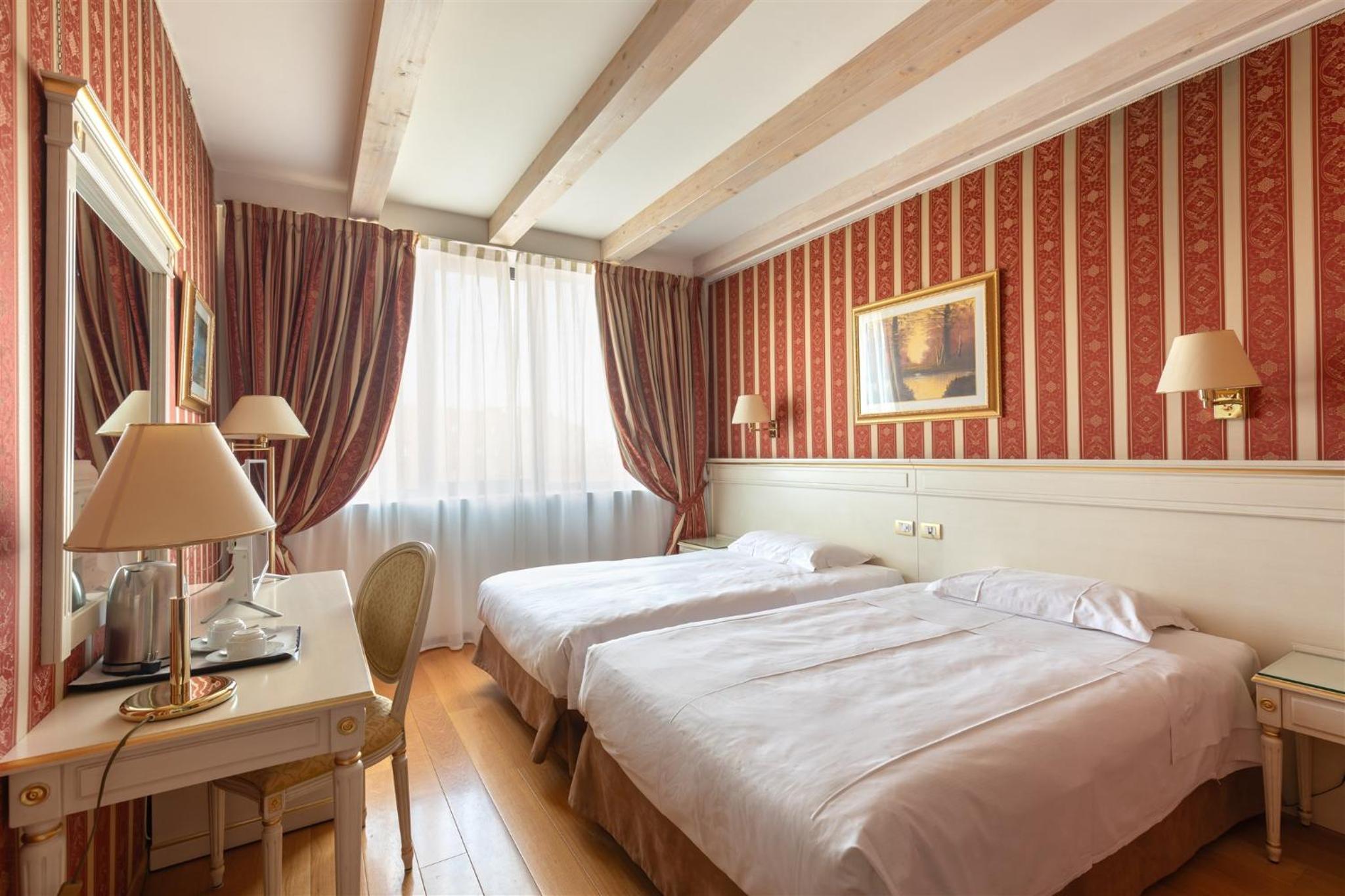 Deluxe Twin Room - Photo 1