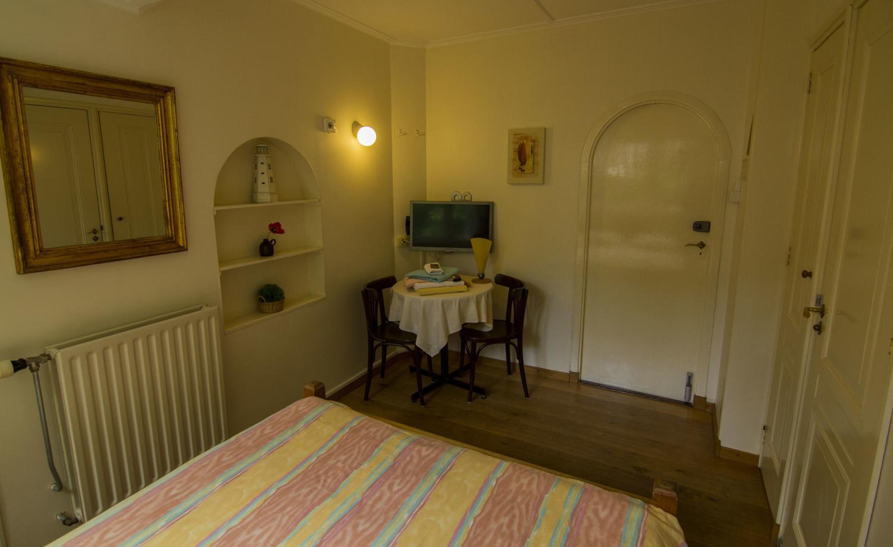 Small Double Room photo 3