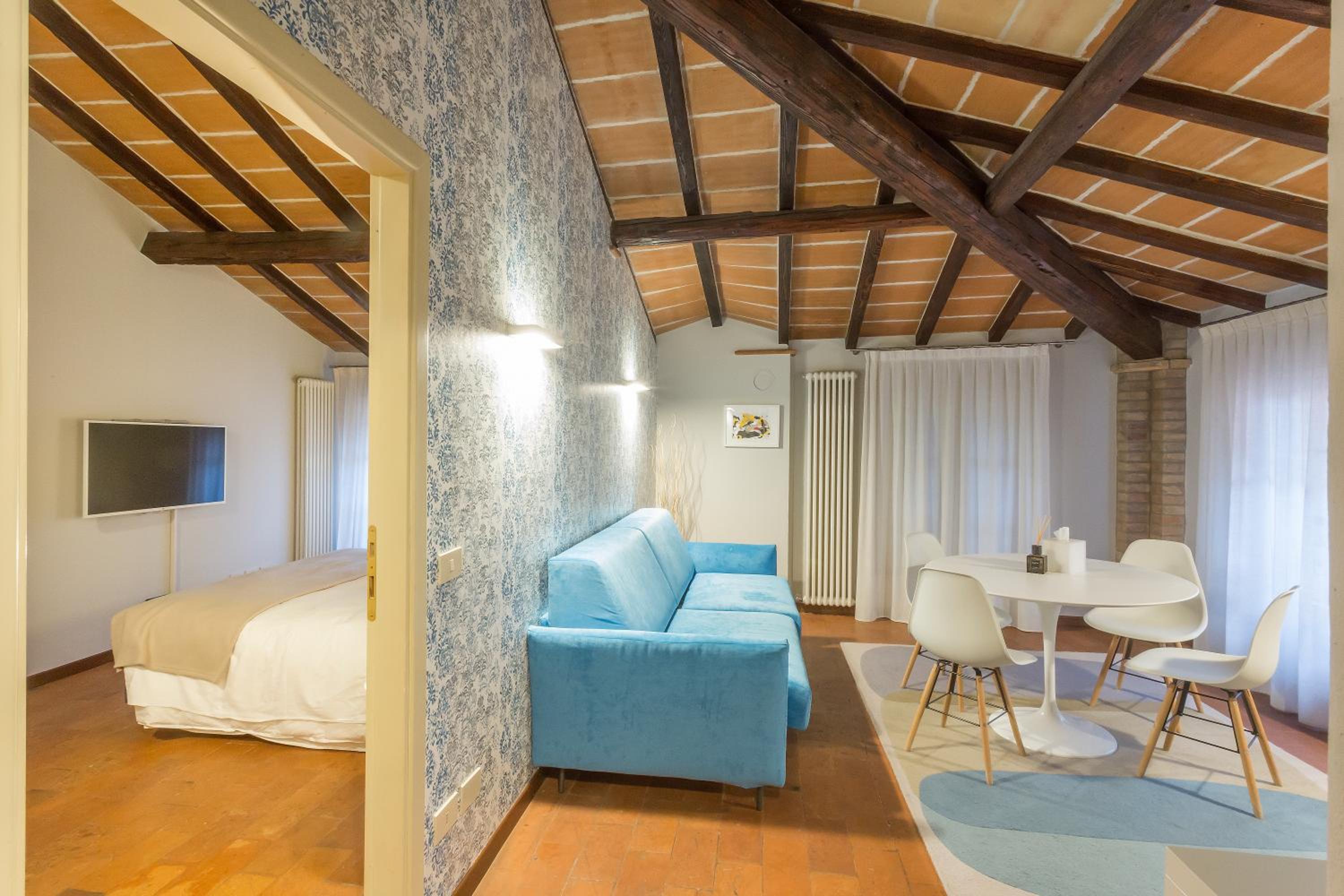 Deluxe Suite - Photo 6