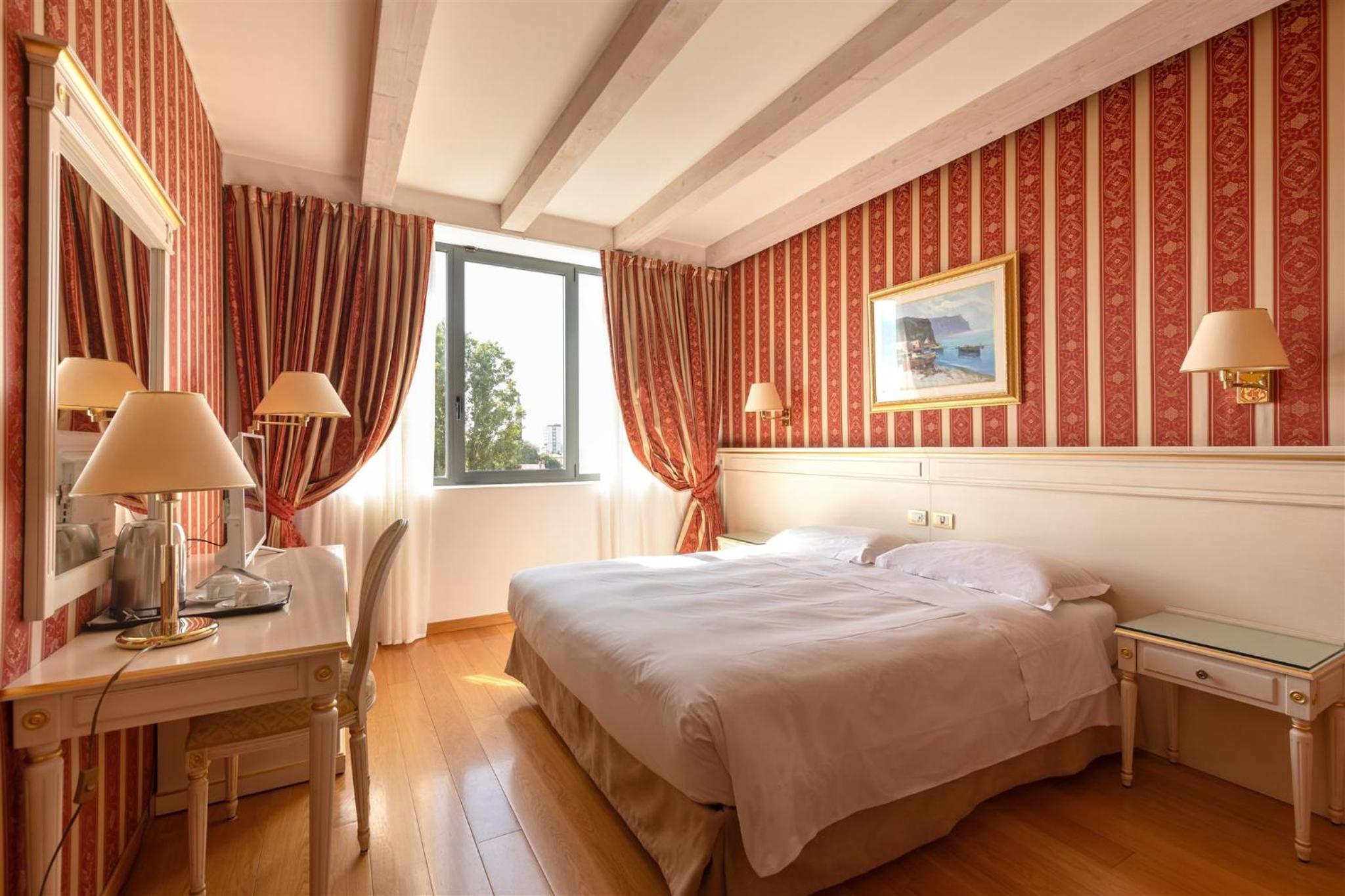 Deluxe Room - Photo 1