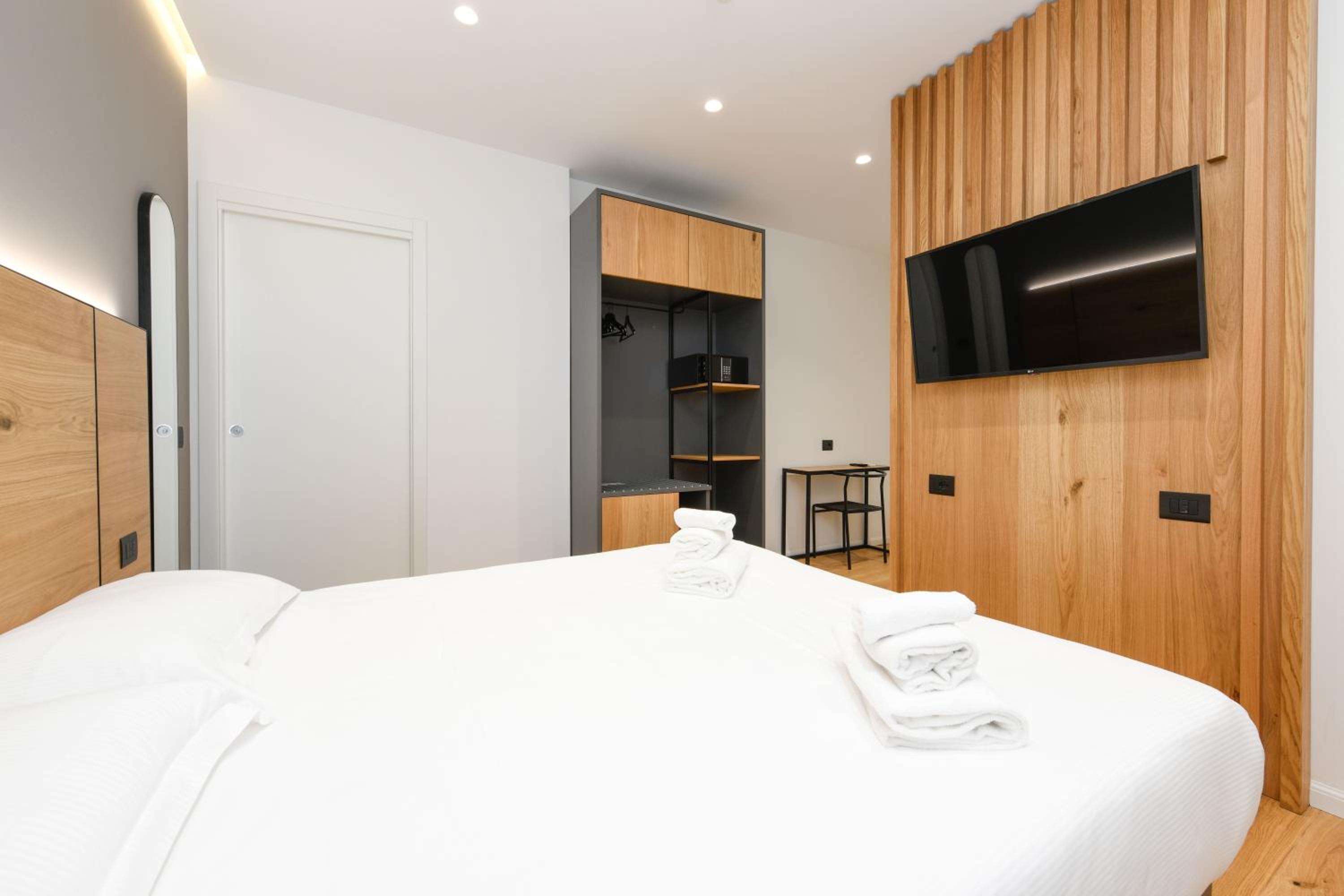 Double Room - Photo 5