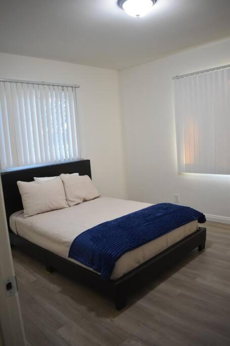 Three-Bedroom House photo 2