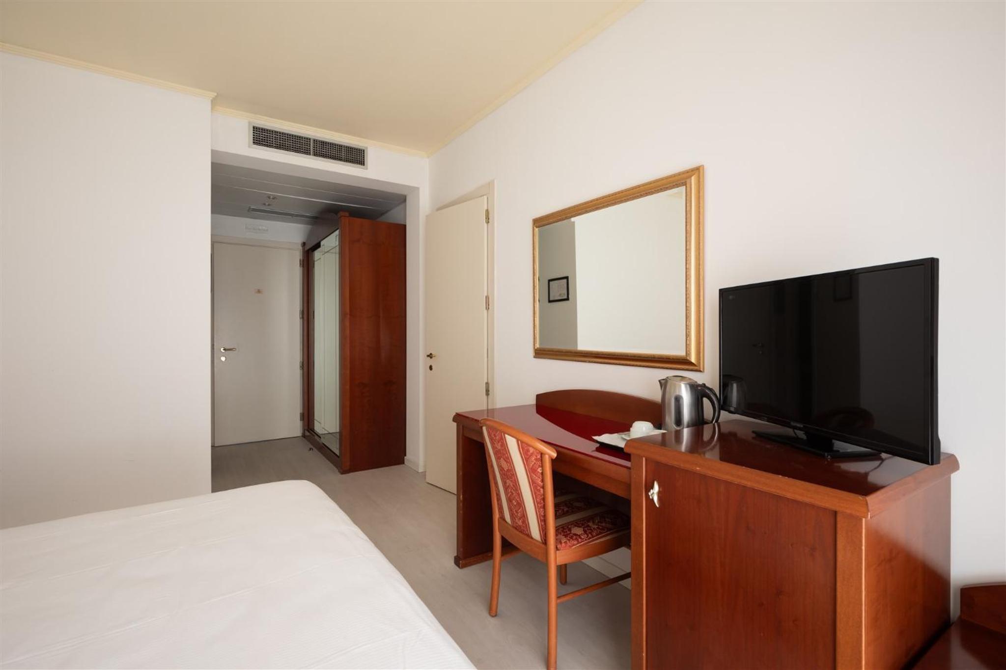 Two Connecting Rooms - Photo 6