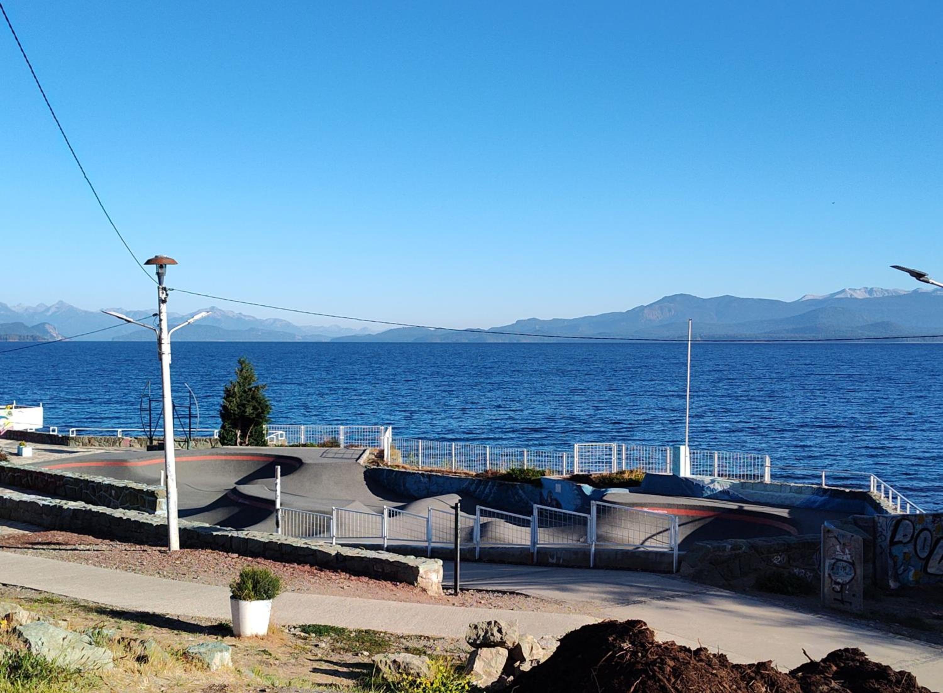 Apartment with Lake View photo 2