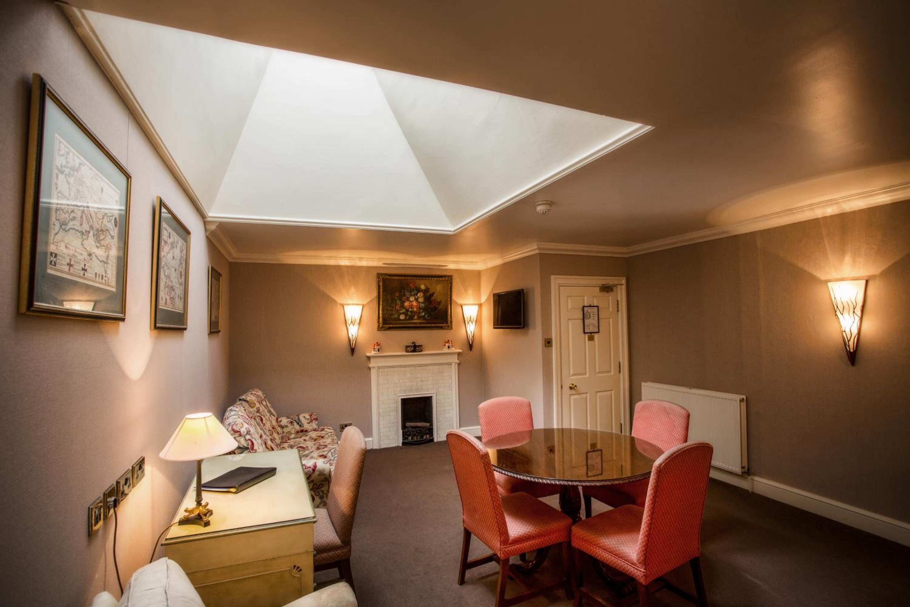 Superior Family Room photo 3