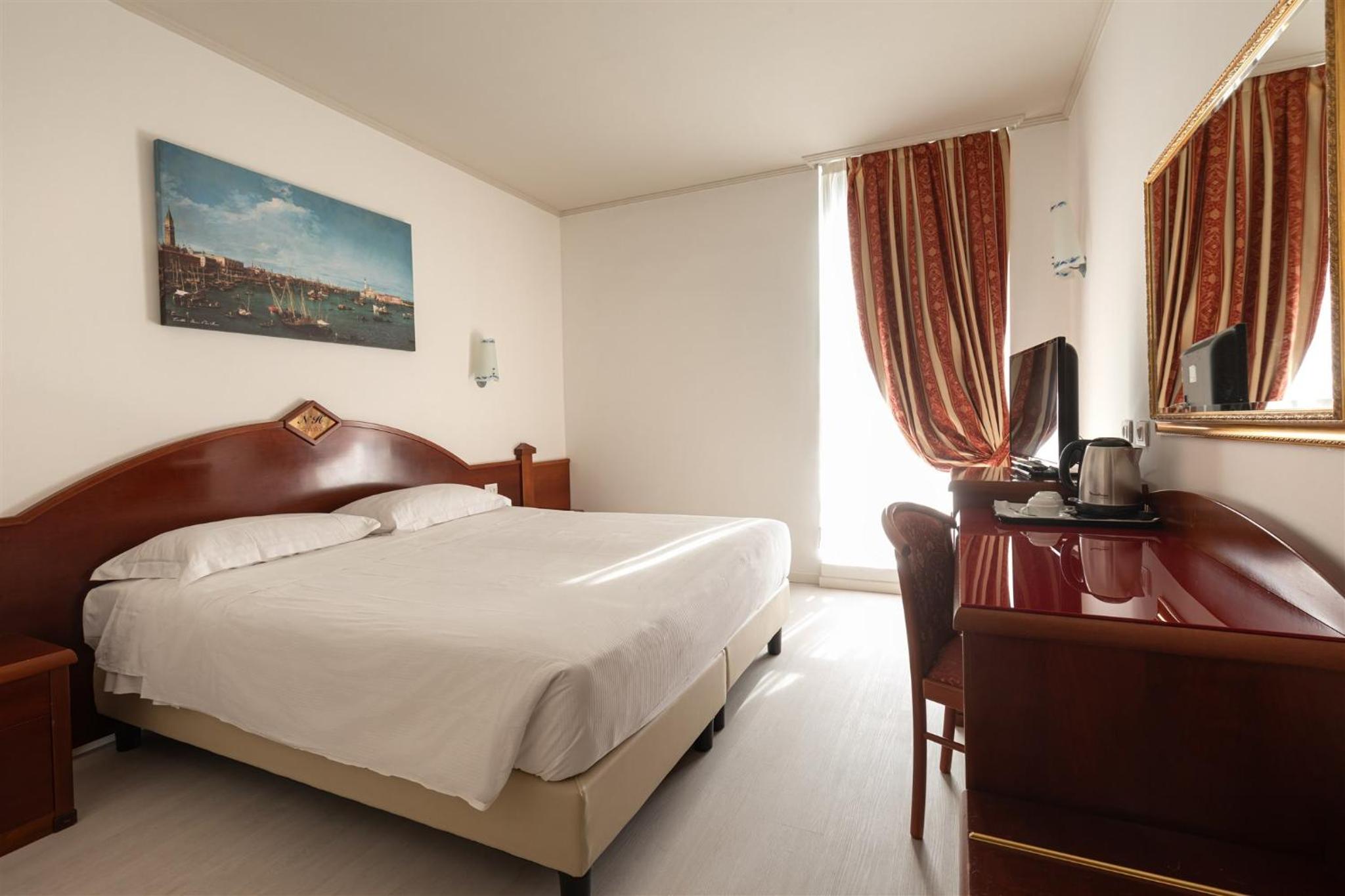 Double Room (1 Adult) - Photo 3