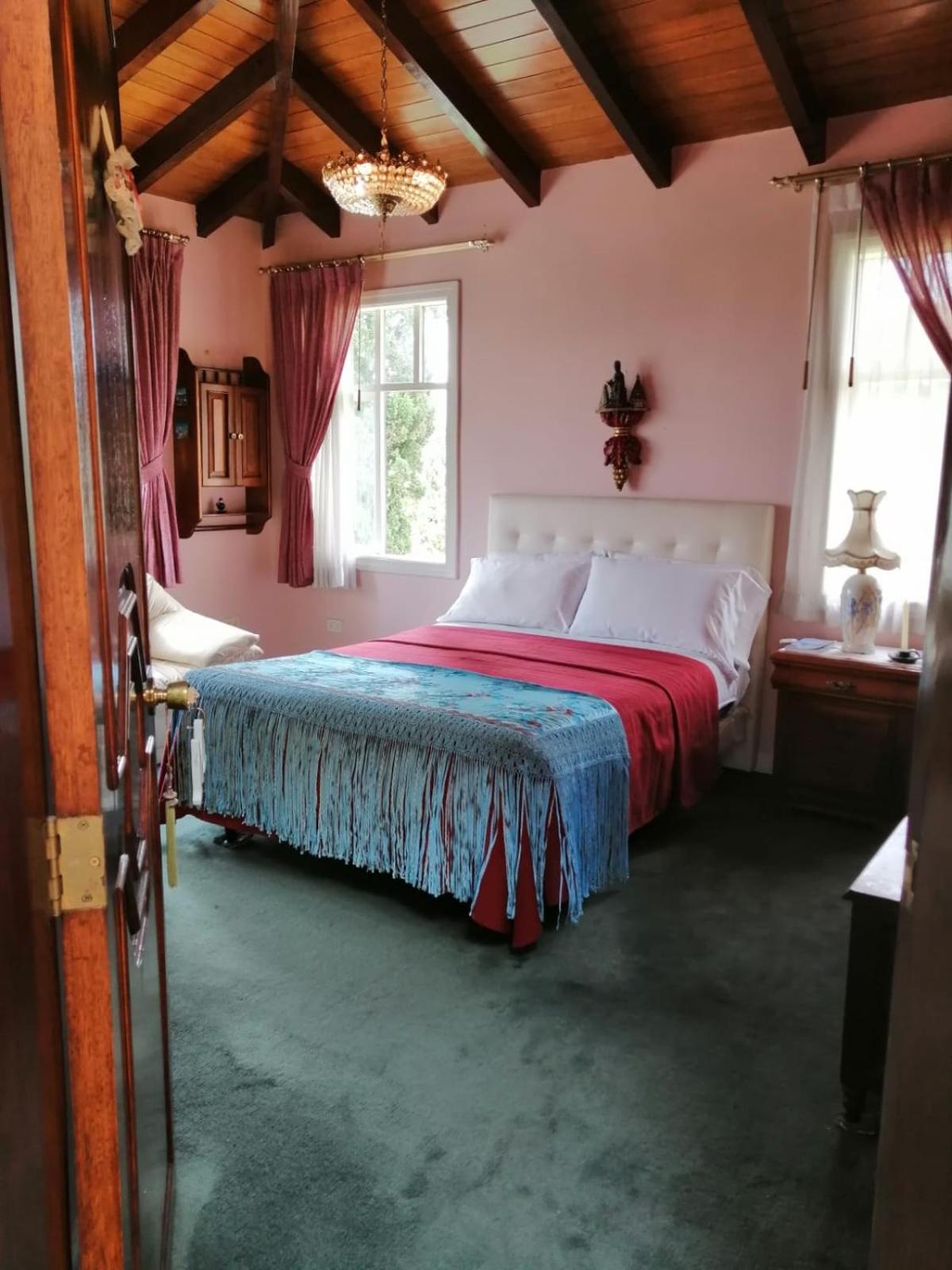 Single Room with Shared Bathroom photo 3